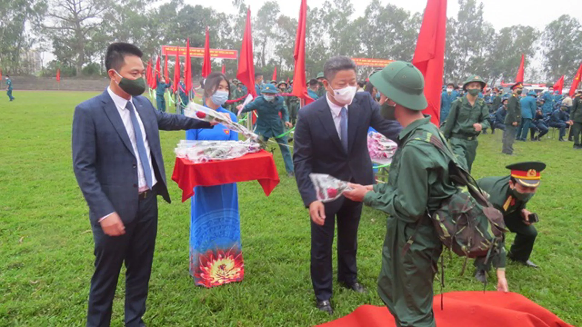 156 thanh niên Phú Xuyên phấn khởi lên đường nhập ngũ