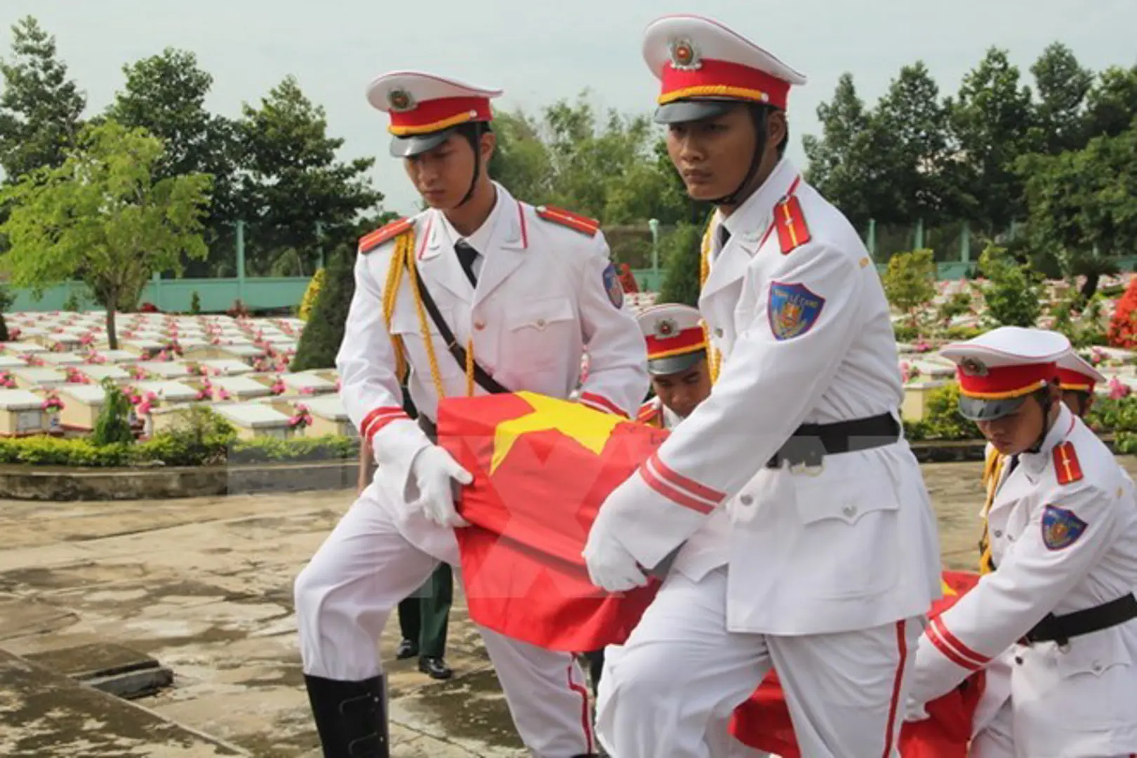 Bộ trưởng Đào Ngọc Dung: Day dứt việc quy tập, xác định danh tính hài cốt liệt sỹ