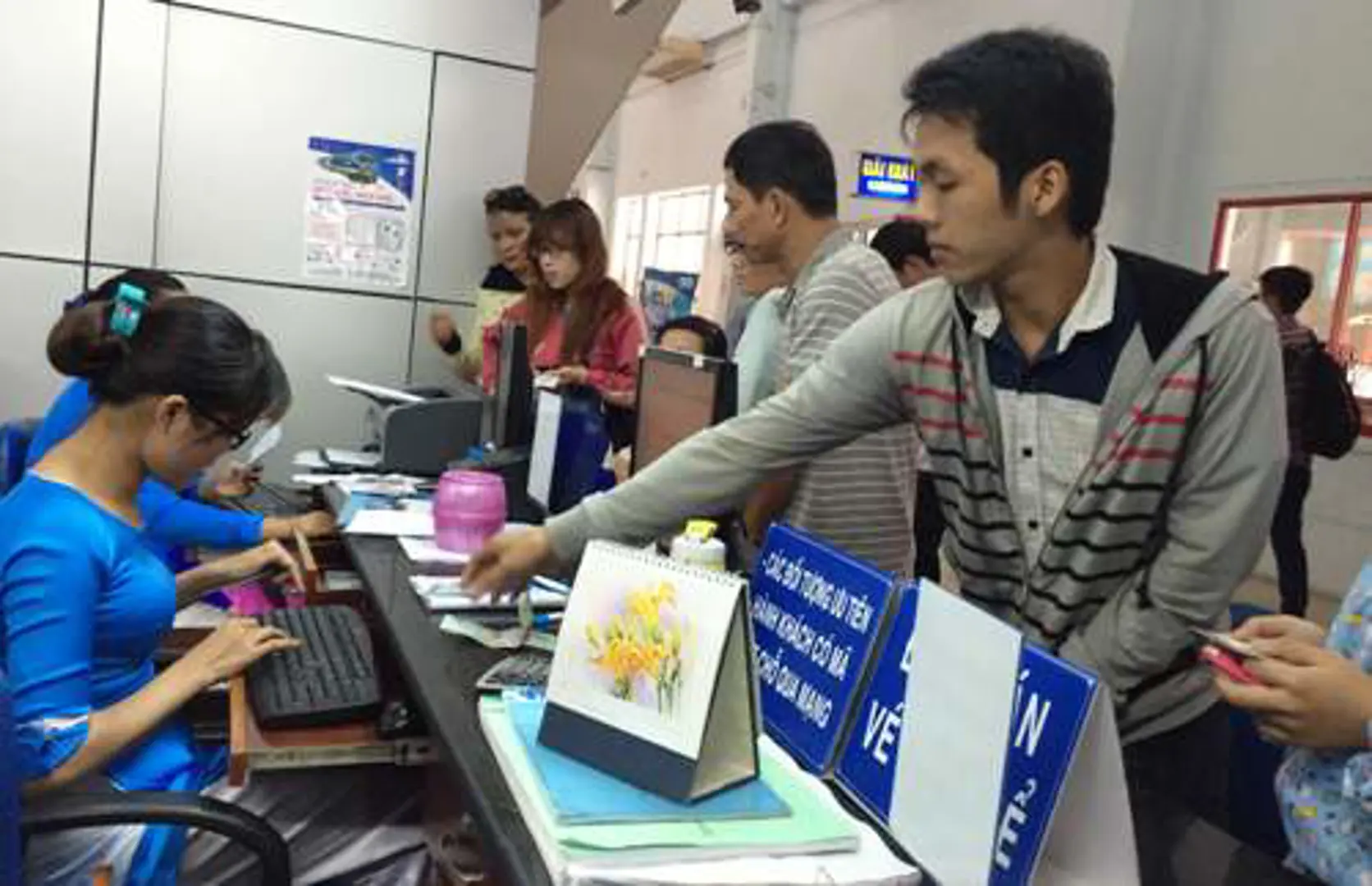 Tổ chức bán vé tàu, xe Tết cho học sinh, sinh viên