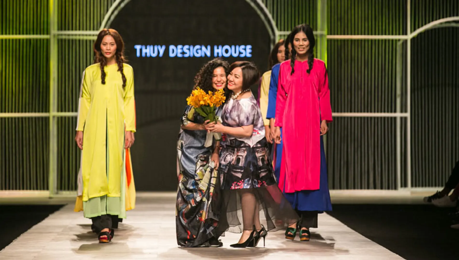 “Gió mùa về” làm nóng sàn catwalk Hà Nội