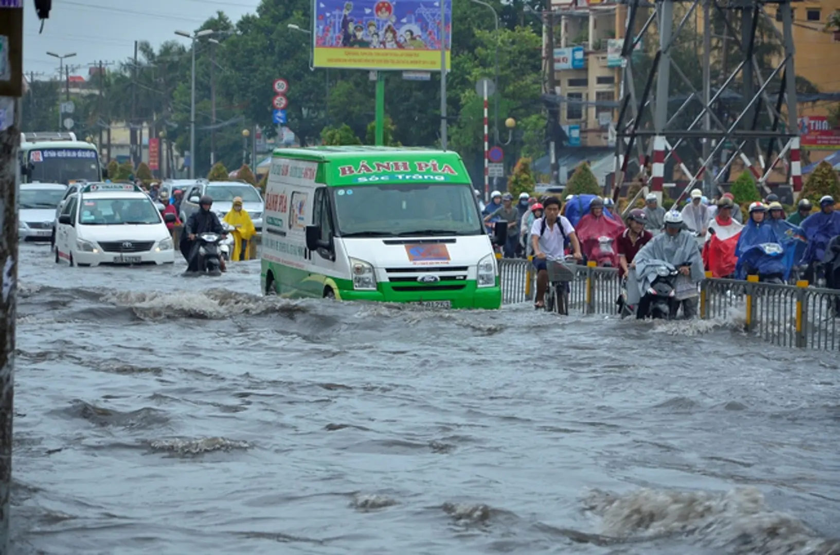 Chủ động ứng phó với triều cường tại Nam Bộ