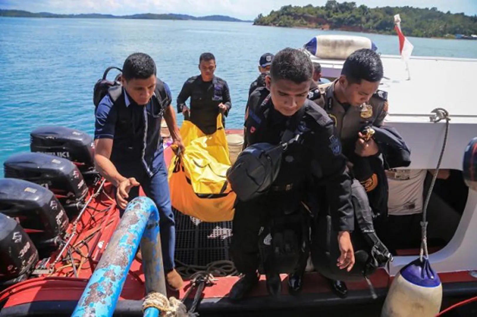 Indonesia: Tìm thấy chiếc máy bay mất tích, 13 người thiệt mạng