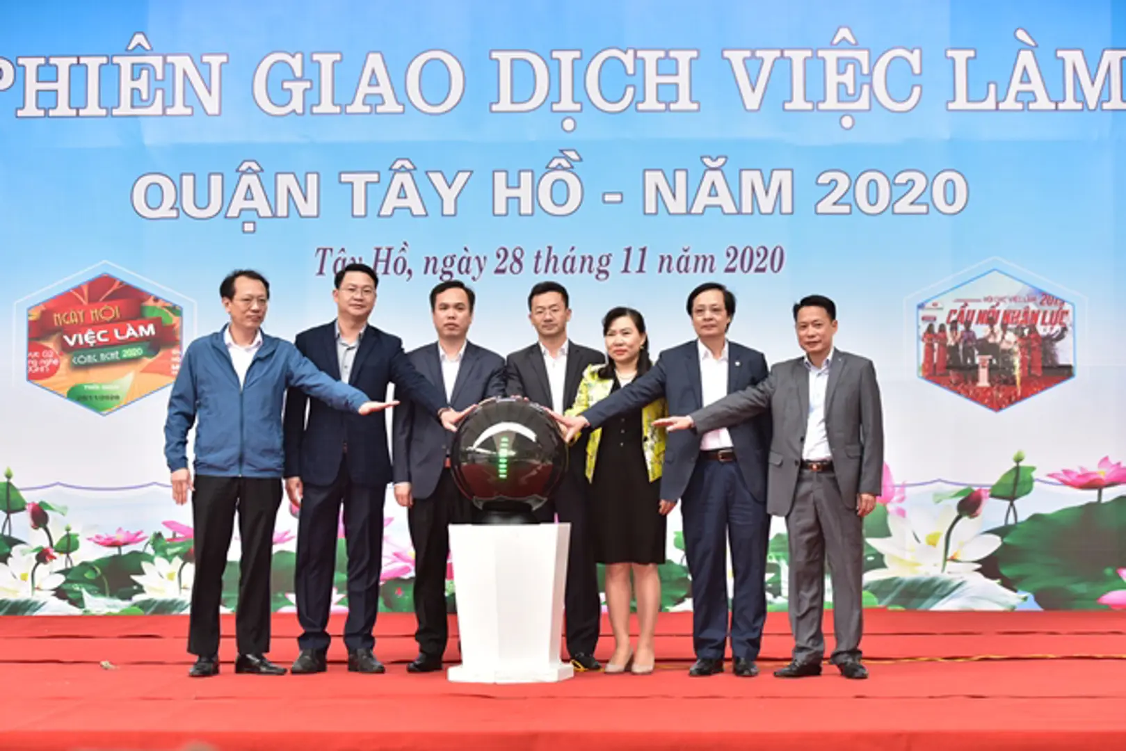 Khai mạc Phiên giao dịch việc làm quận Tây Hồ năm 2020