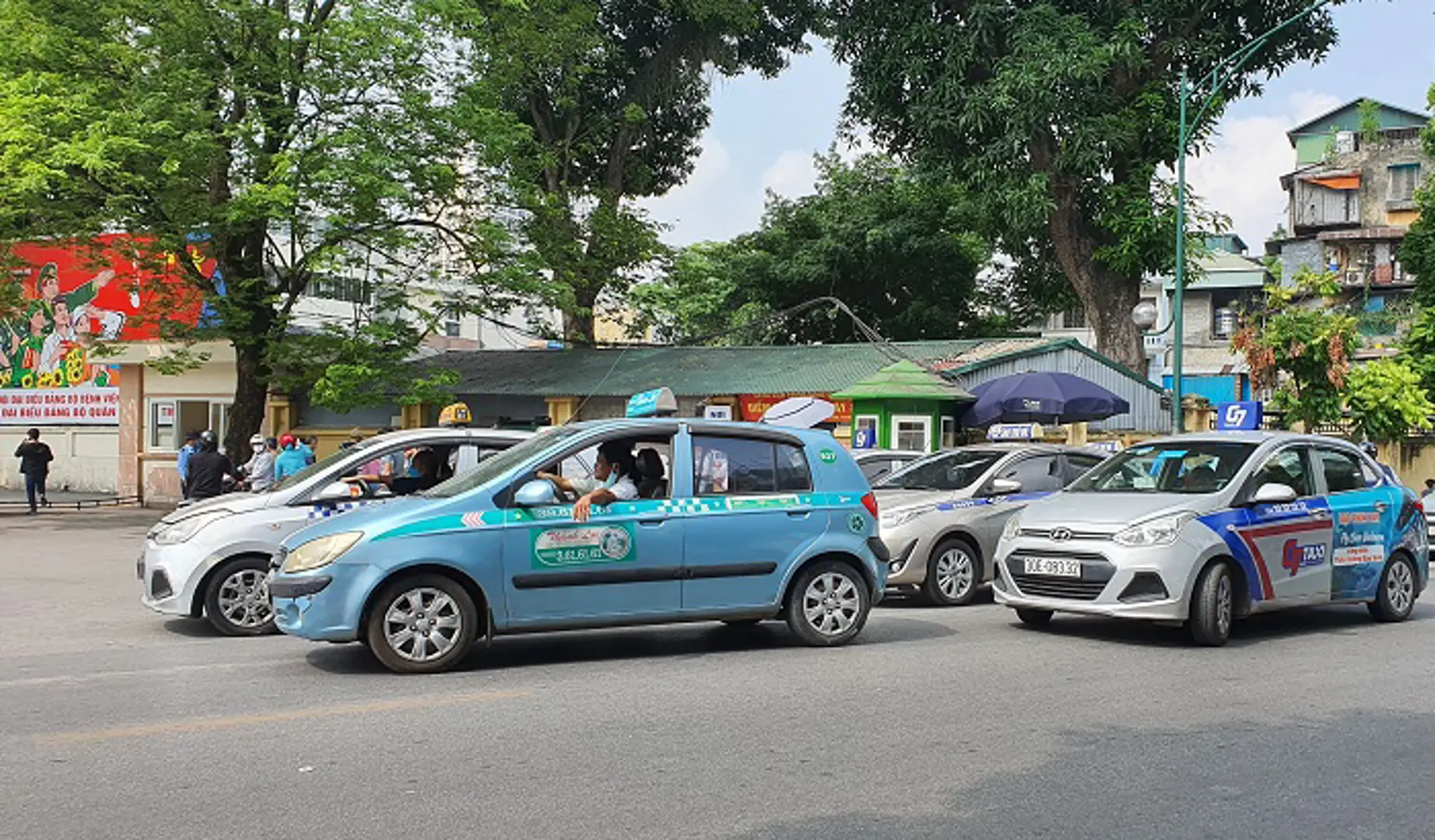 Taxi bủa vây Bệnh viện 108 gây rối loạn giao thông, mất an ninh trật tự