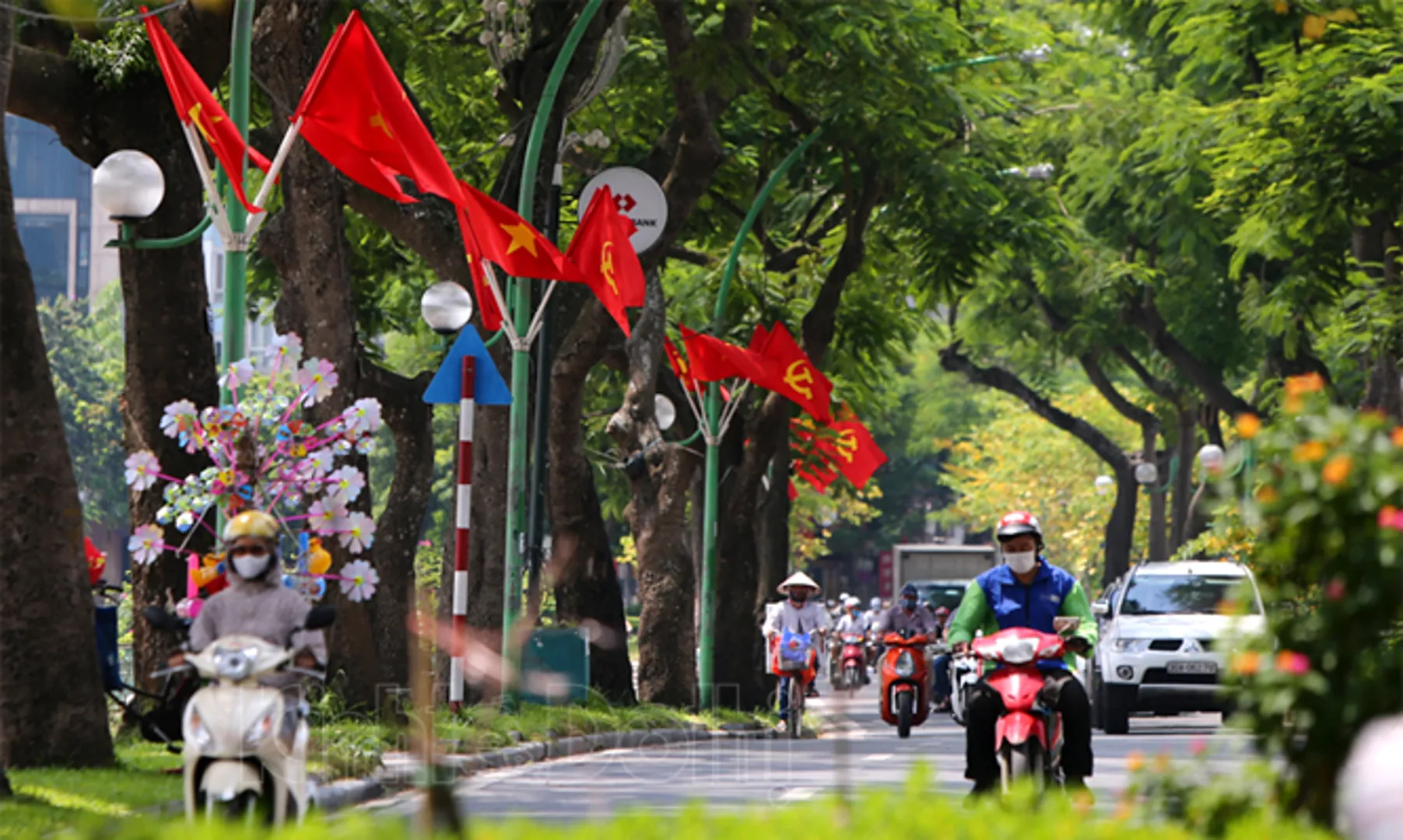 [Ảnh] Hà Nội: Phố phường trang hoàng rực rỡ chào mừng Quốc khánh 2/9