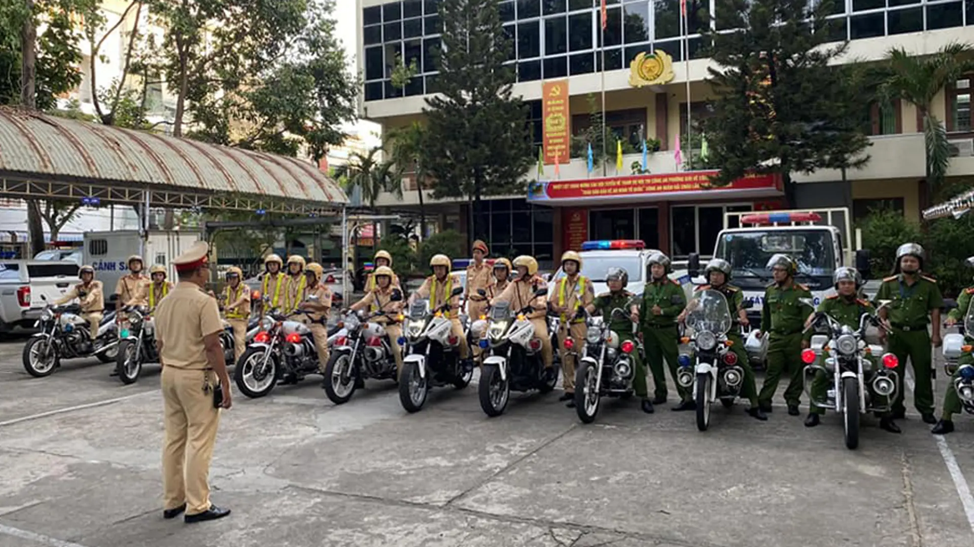 Cảnh sát giao thông Đà Nẵng đồng loạt ra quân xử lý vi phạm giao thông