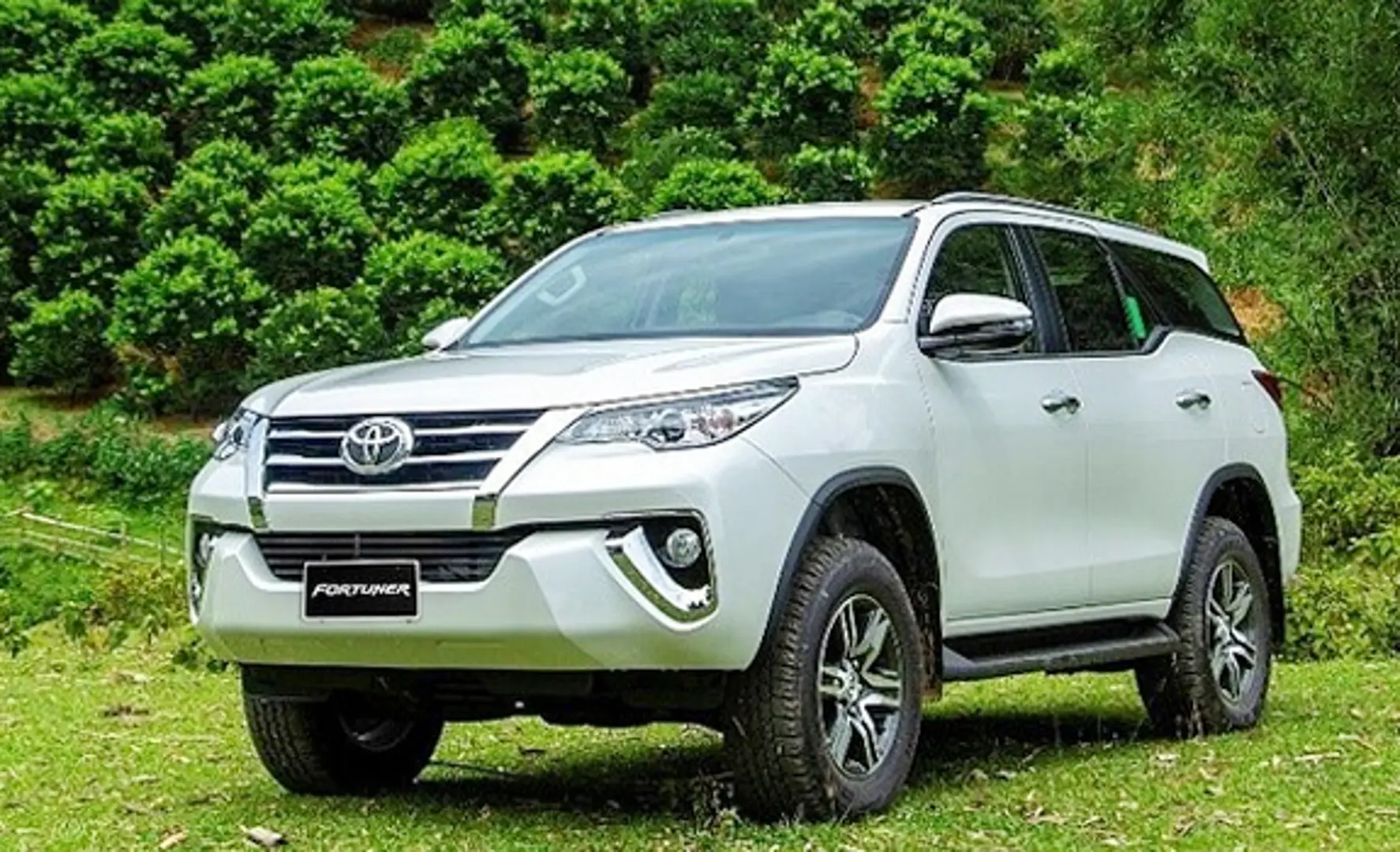 Toyota Fortuner giảm giá mạnh để đón phiên bản mới