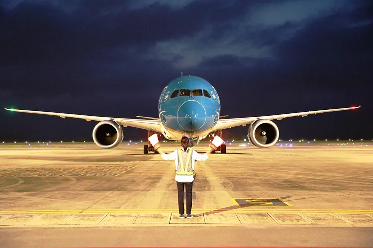 Liên tiếp các vụ máy bay lăn quá vạch dừng: Cảnh báo về an toàn bay