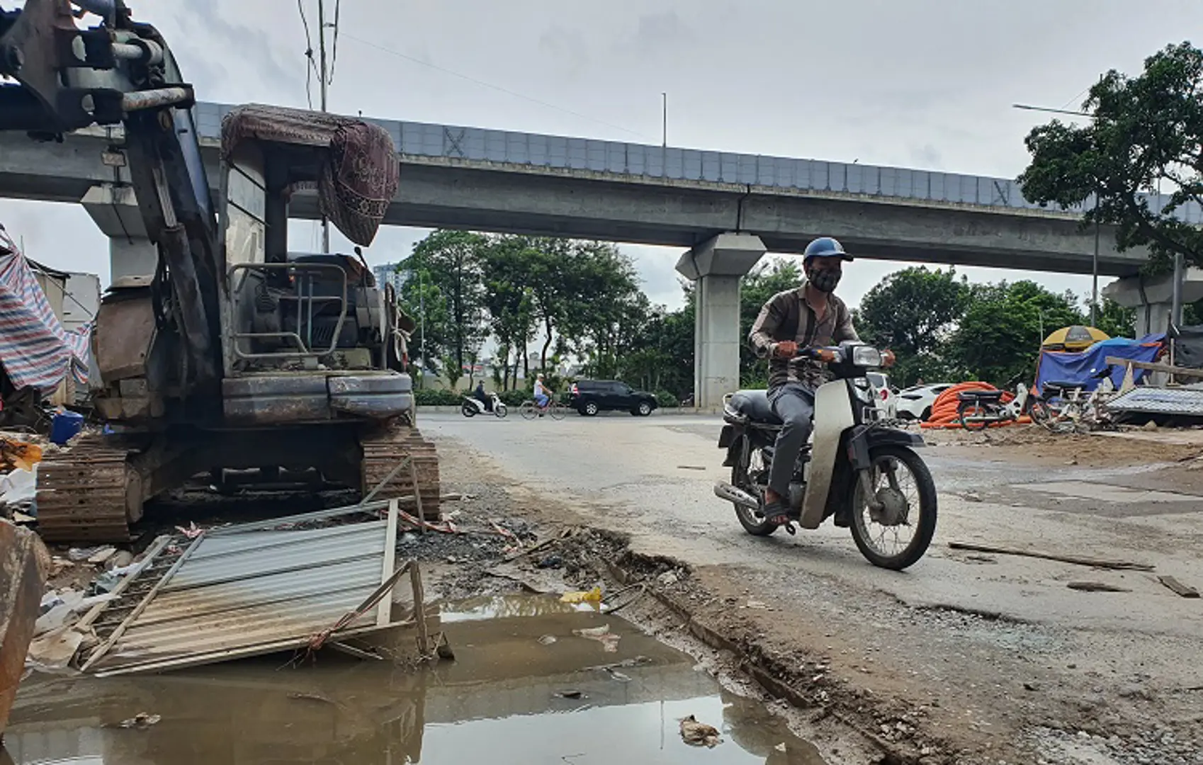 Thi công cẩu thả, mất an toàn trên đường Vũ Trọng Phụng