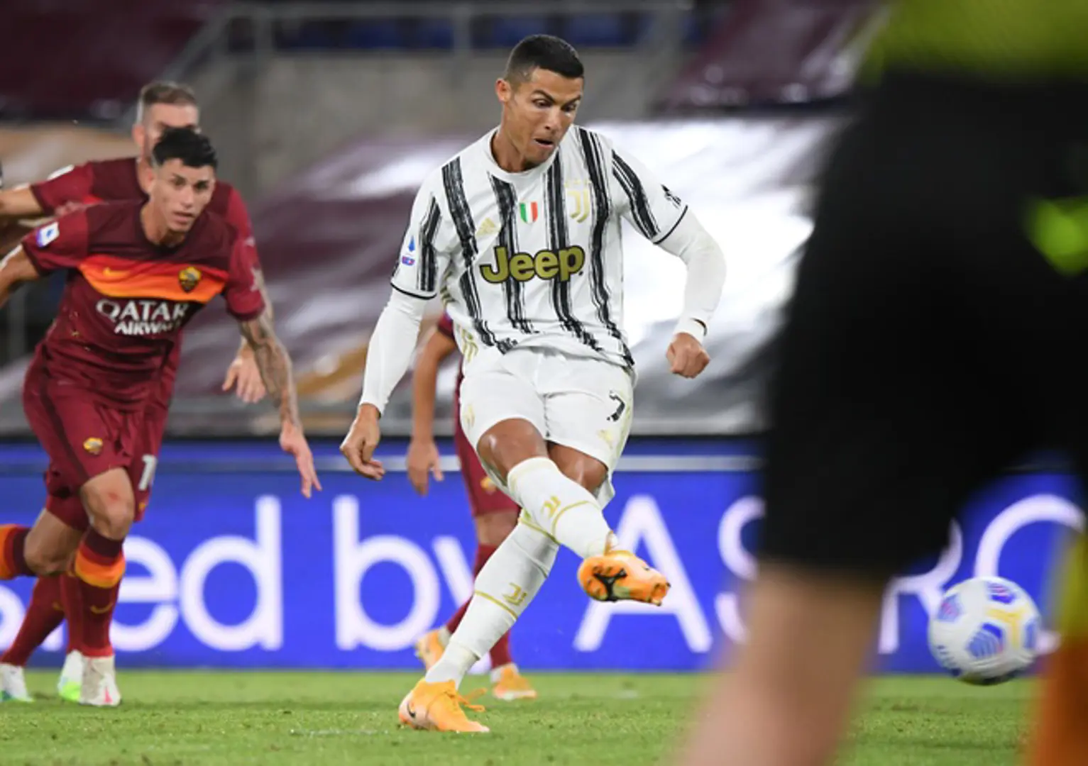 Tin tức thể thao mới nhất hôm nay 28/9: Ronaldo giúp Juventus cầm hòa AS Roma, Manchester City thua thảm tại Etihad