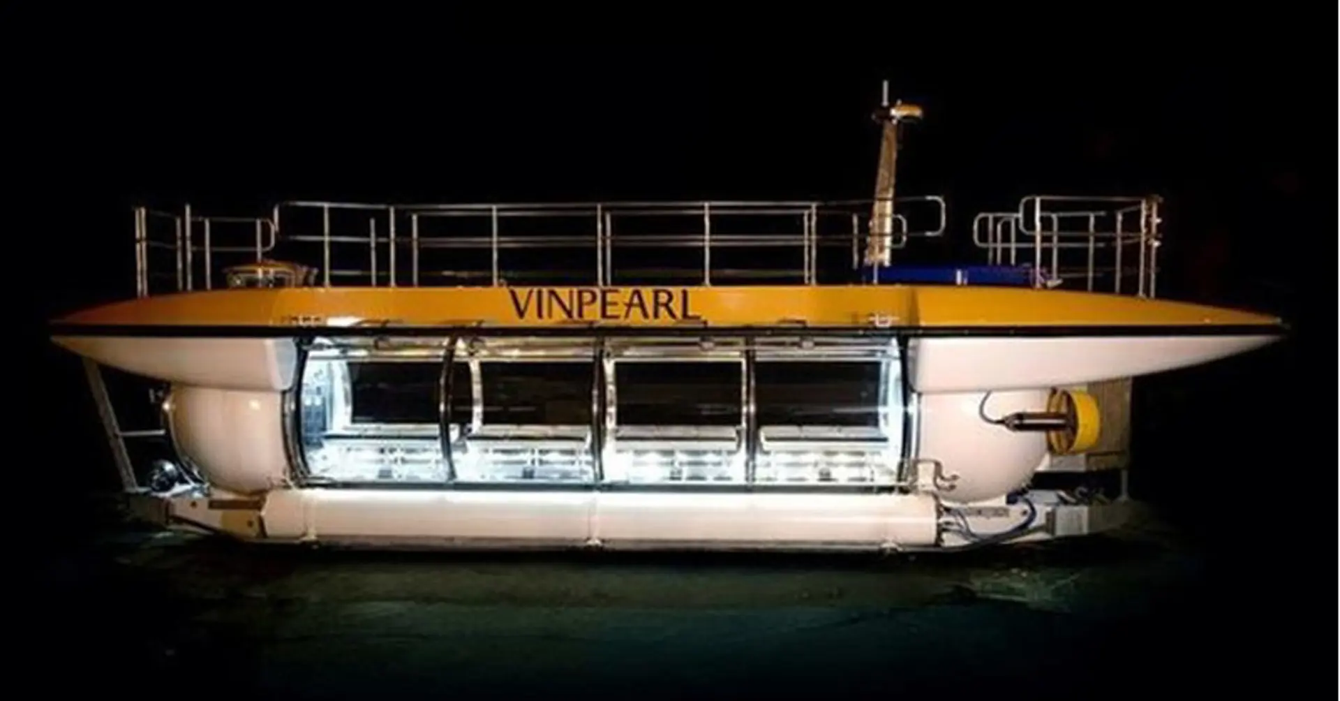 Thí điểm dịch vụ tàu lặn của Công ty Vinpearl tại vịnh Nha Trang