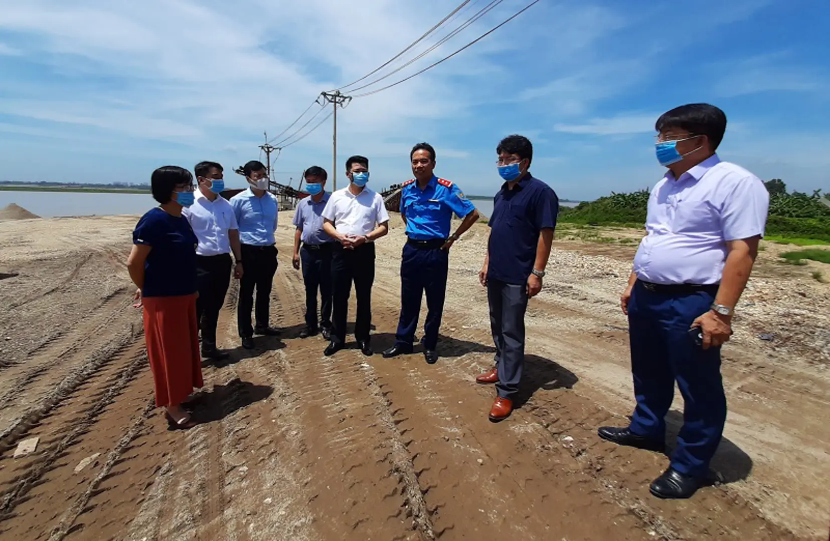 Mê Linh: Hoạt động khai thác cát lòng sông trái phép vẫn diễn ra lén lút, ngày càng tinh vi