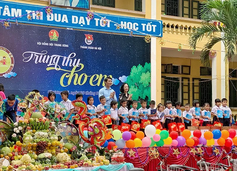 Mang Tết Trung thu đến với thiếu nhi xã Phú Nghĩa, huyện Chương Mỹ