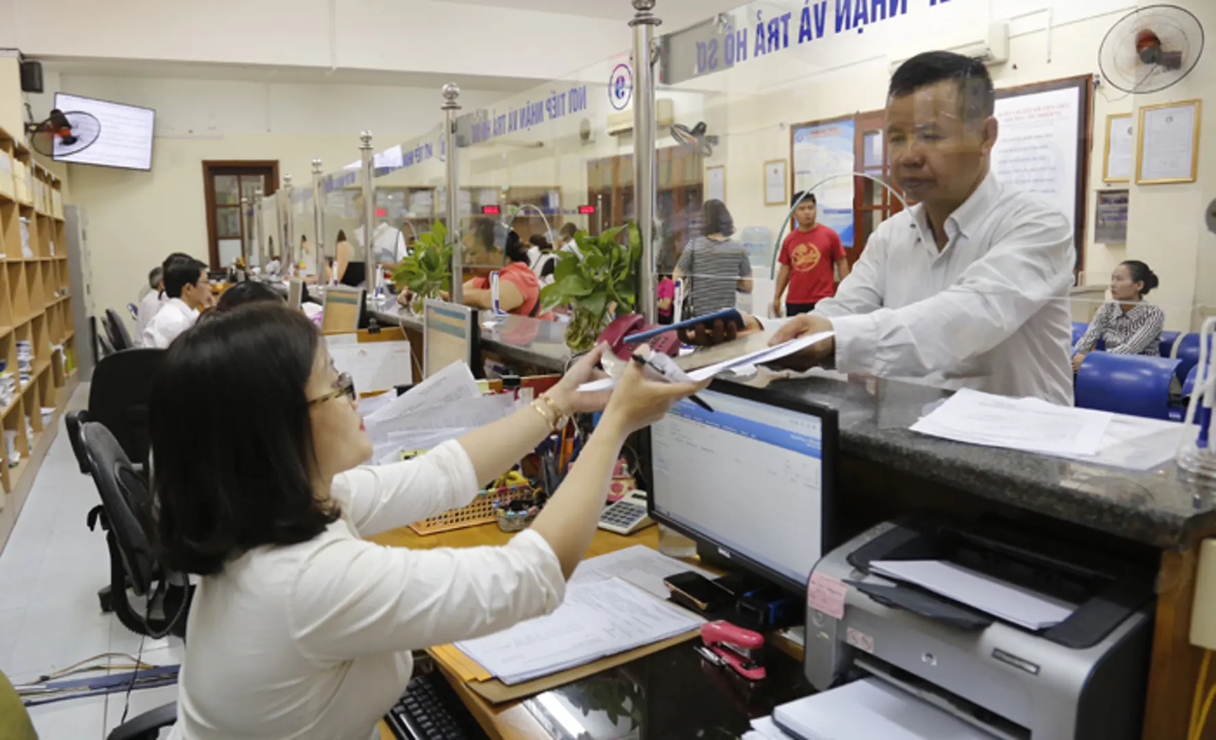 Chật vật cân đối ngân sách