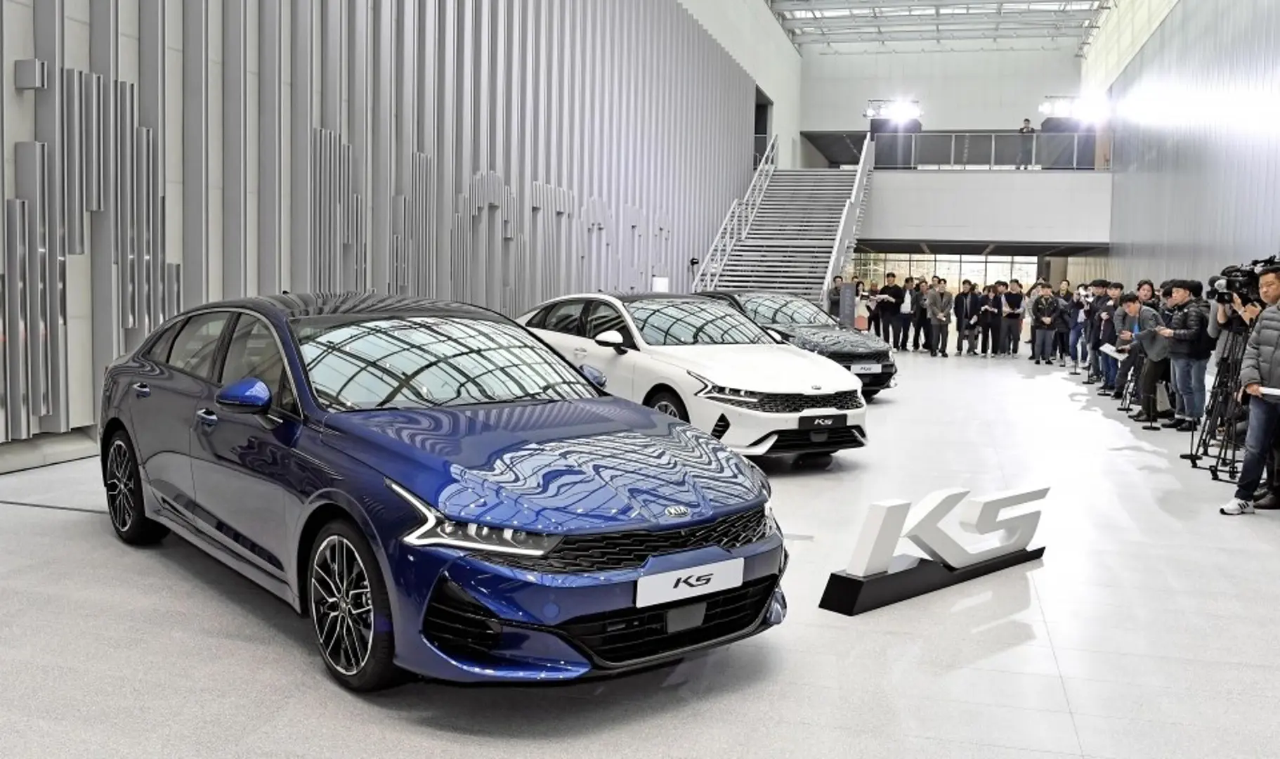 Giá xe ôtô hôm nay 11/8: Kia Optima giảm 50 triệu đồng