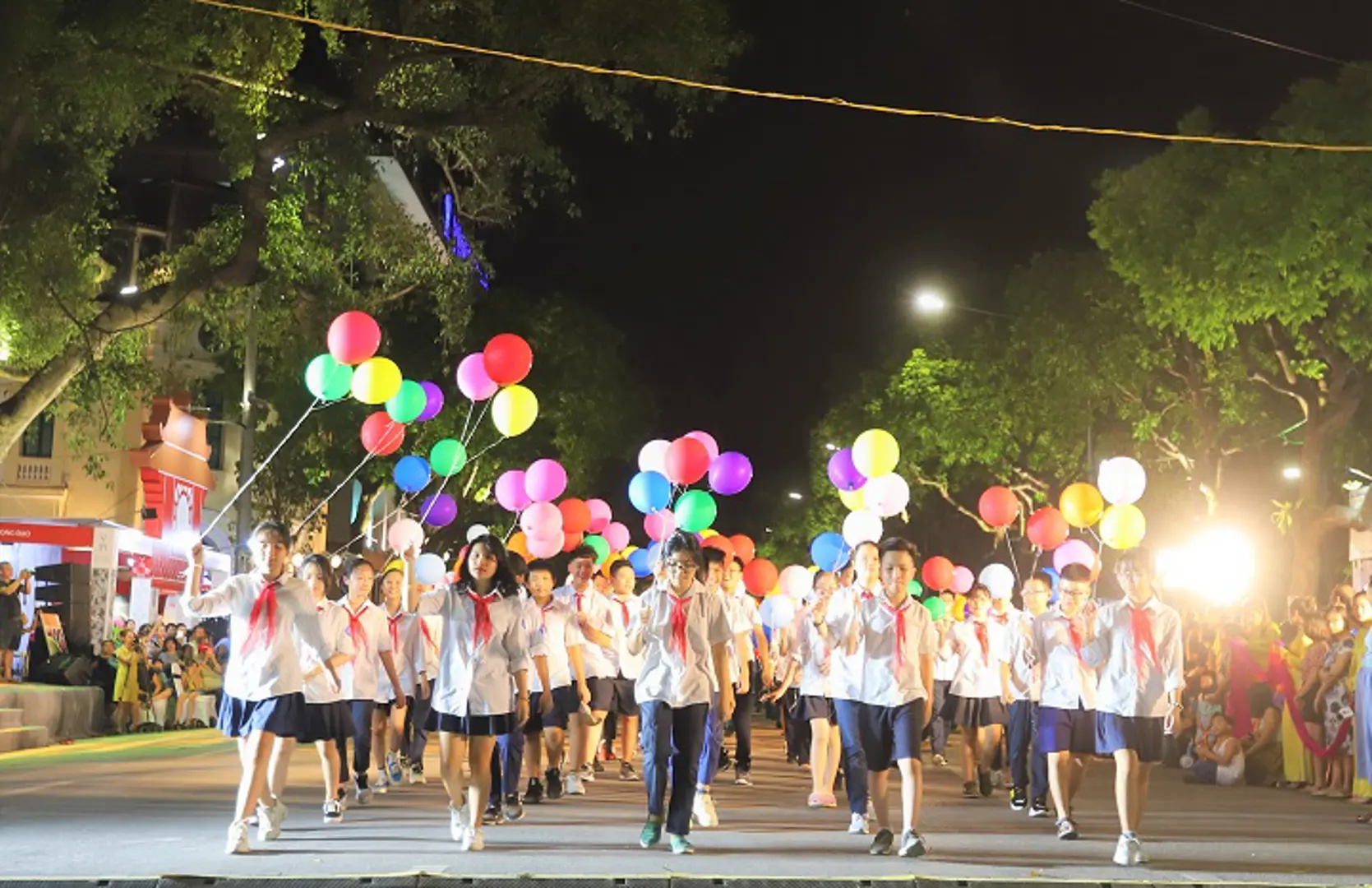 Hội tụ sắc màu văn hóa truyền thống trong lễ hội đường phố "Hà Nội - điểm đến xanh"