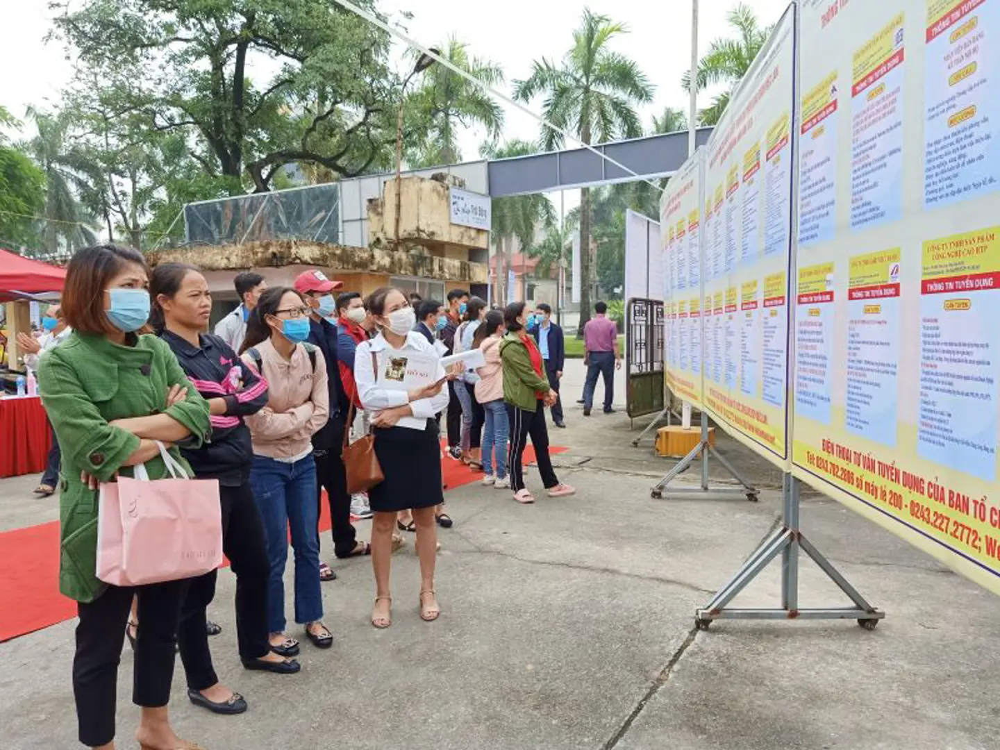 Hàng ngàn lao động tham gia phiên giao dịch việc làm huyện Đông Anh 2020