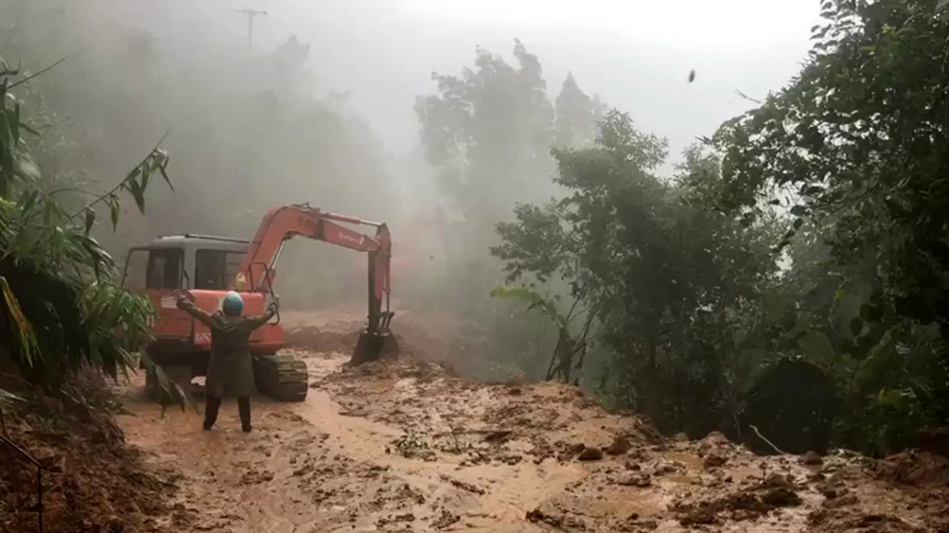 Phó Thủ tướng Thường trực Trương Hòa Bình: Khẩn trương triển khai các giải pháp khắc phục hậu quả mưa lũ