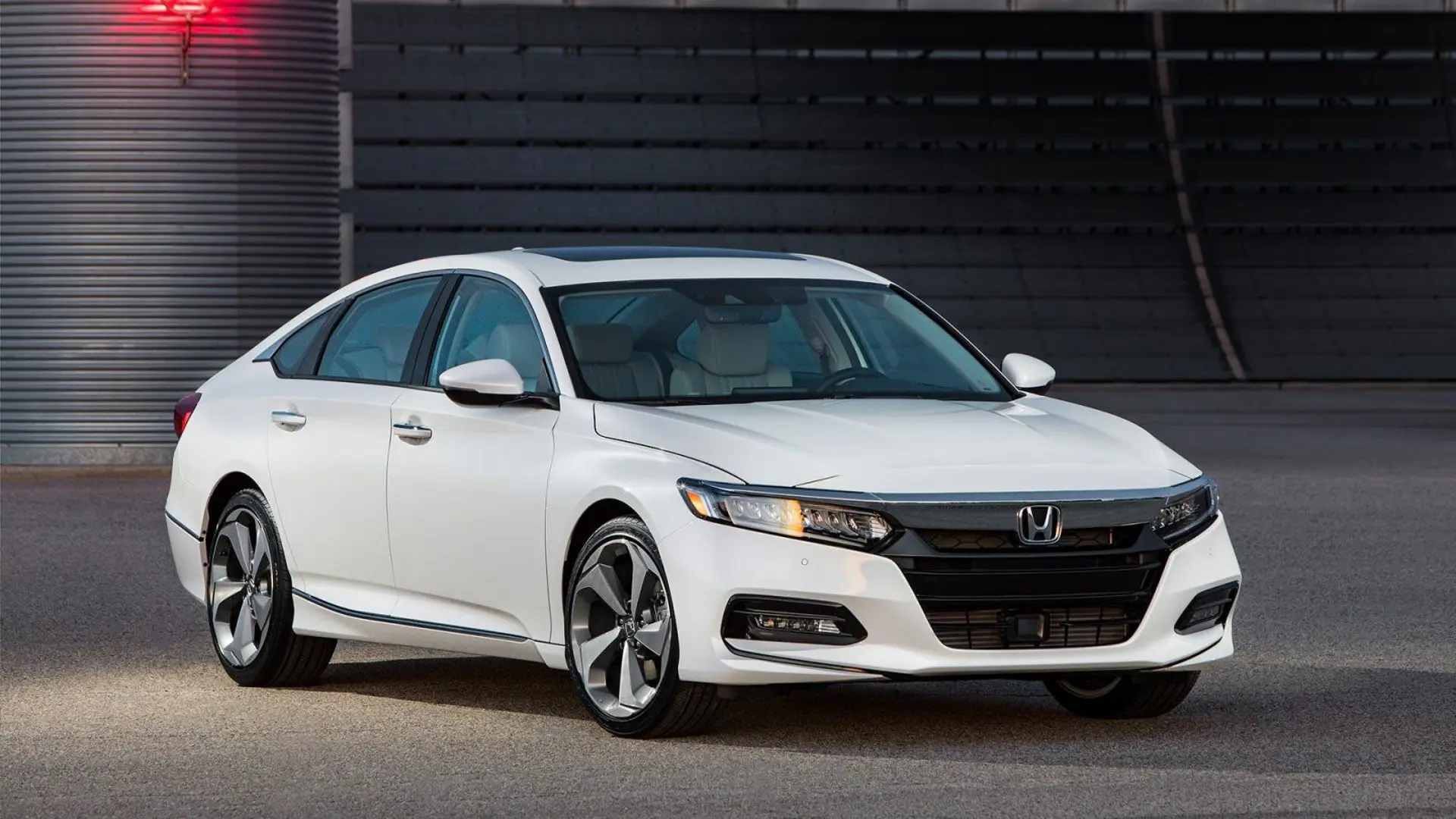 Giá xe ô tô hôm nay 20/7: Honda Accord có giá 1.319 - 1.329 triệu đồng