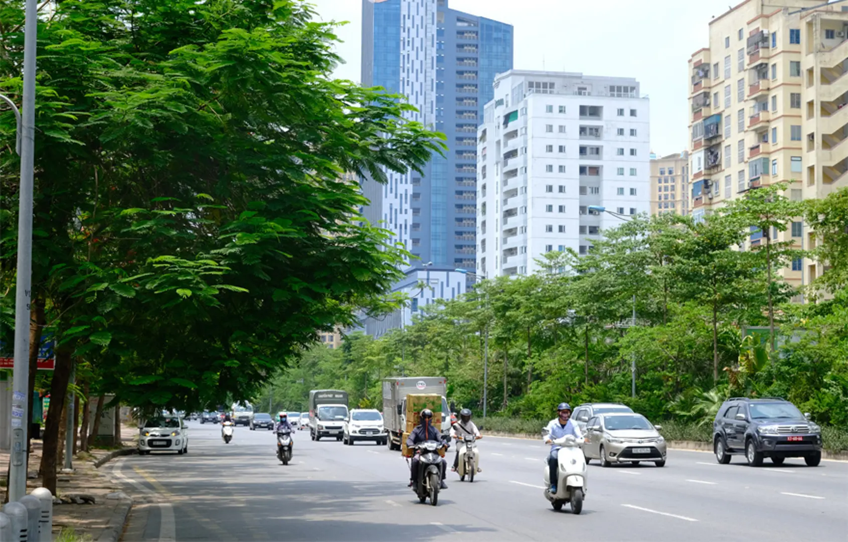 Thời tiết hôm nay 12/8: Hà Nội ngày nắng nóng, chiều tối mưa rào và dông