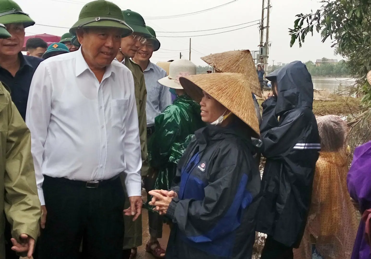 Phó Thủ tướng Thường trực Trương Hòa Bình kiểm tra công tác khắc phục lũ lụt ở Quảng Trị