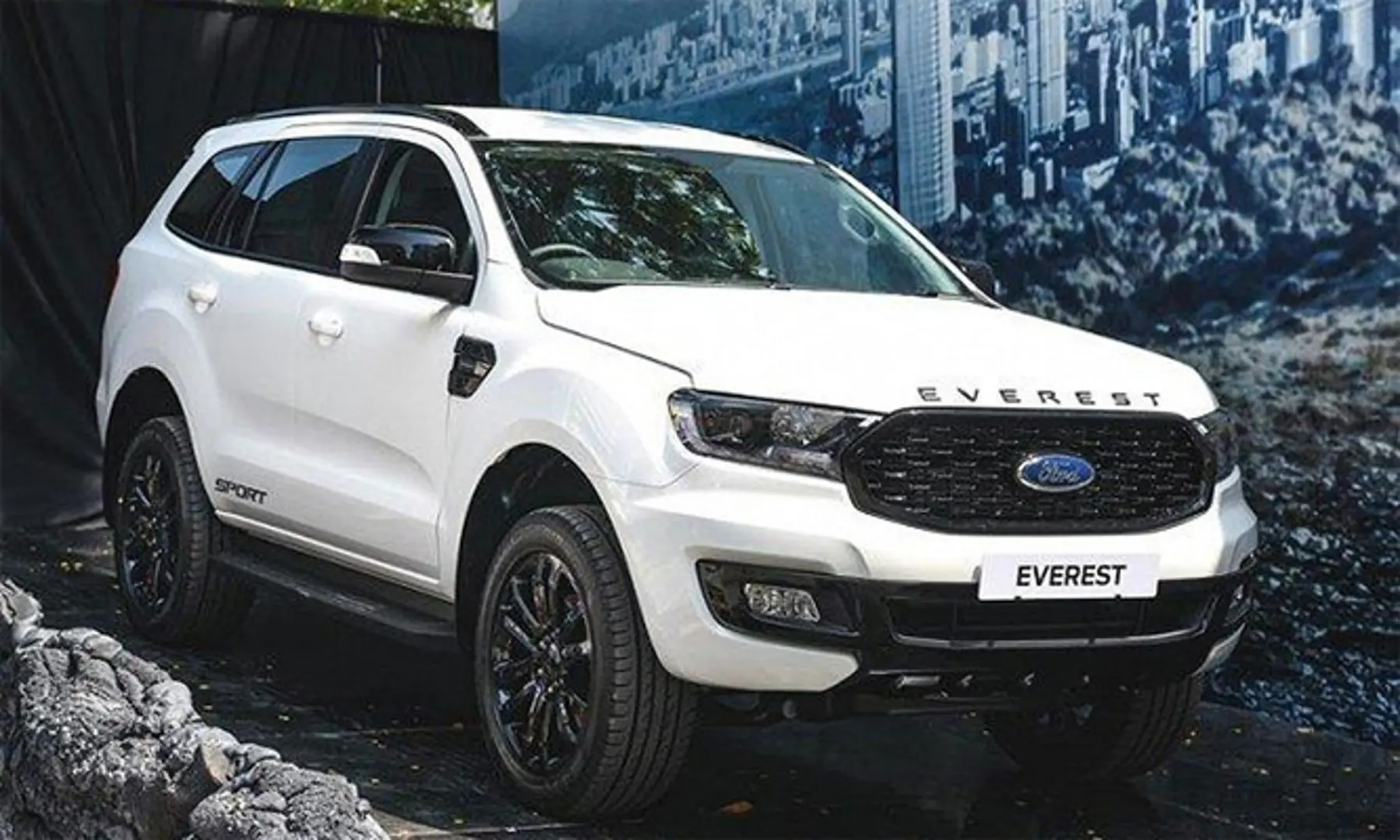 Giá xe ô tô hôm nay 9/7: Ford Everest dao động từ 999 - 1.399 triệu đồng