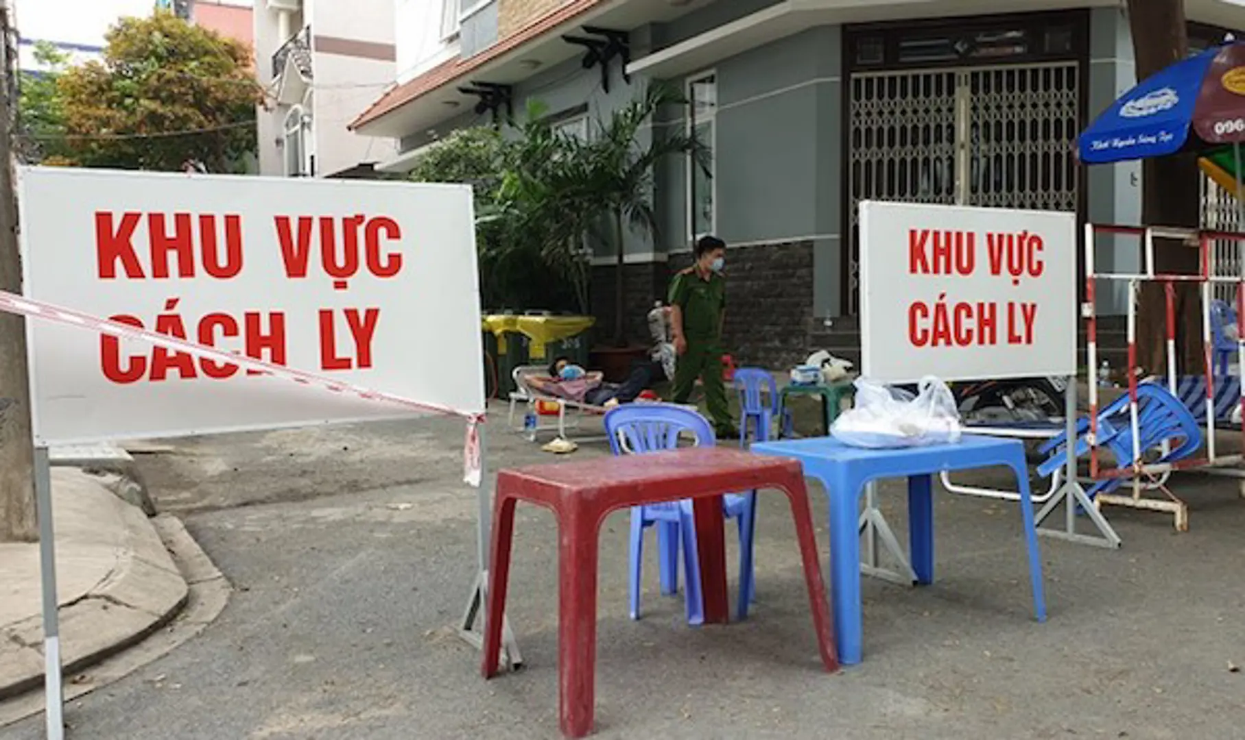 TP Hồ Chí Minh: Phong tỏa 17 ngôi nhà ở quận Tân Phú vì ca tái dương tính Covid-19