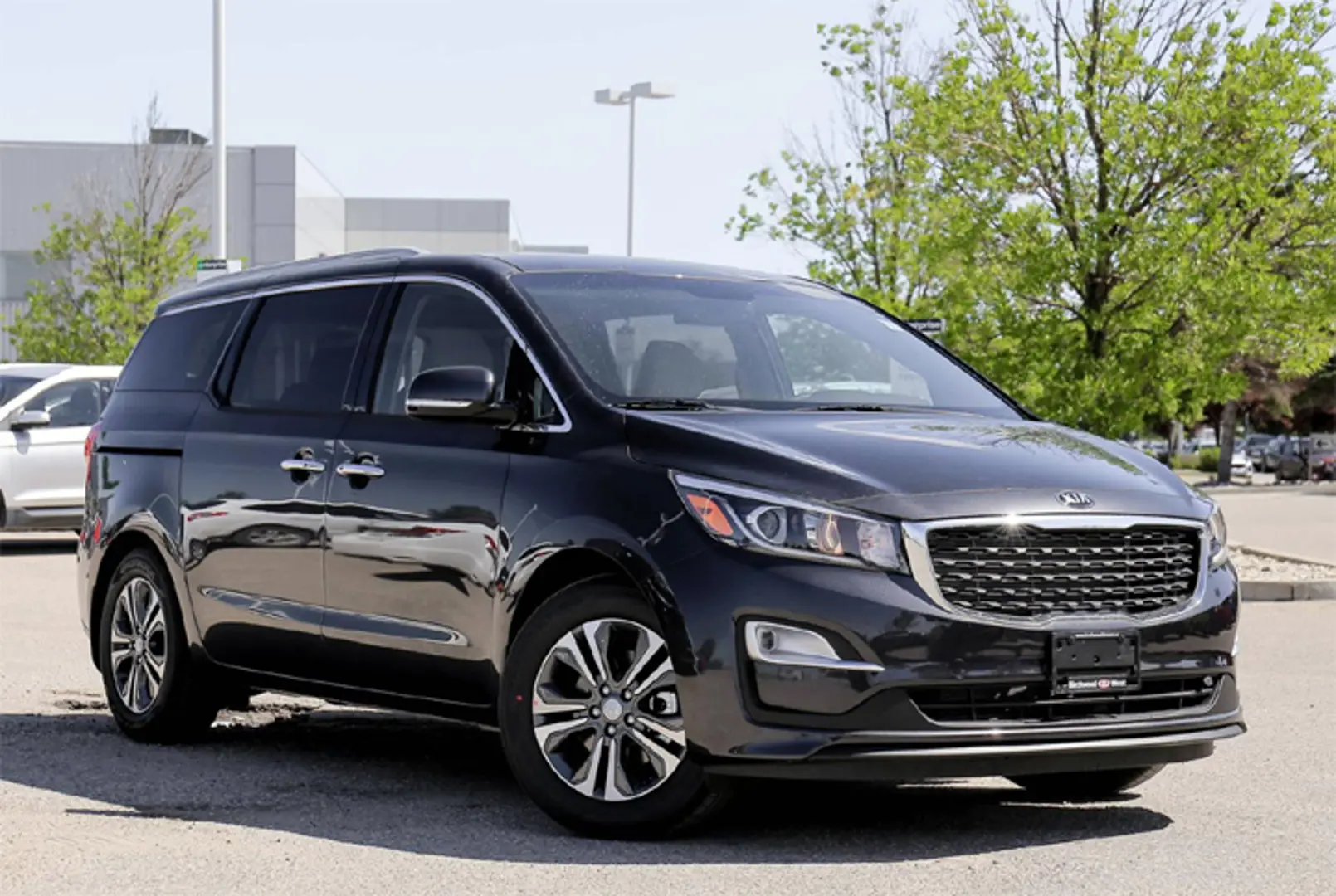 Giá xe ô tô hôm nay 22/7: Kia Sedona giảm mạnh