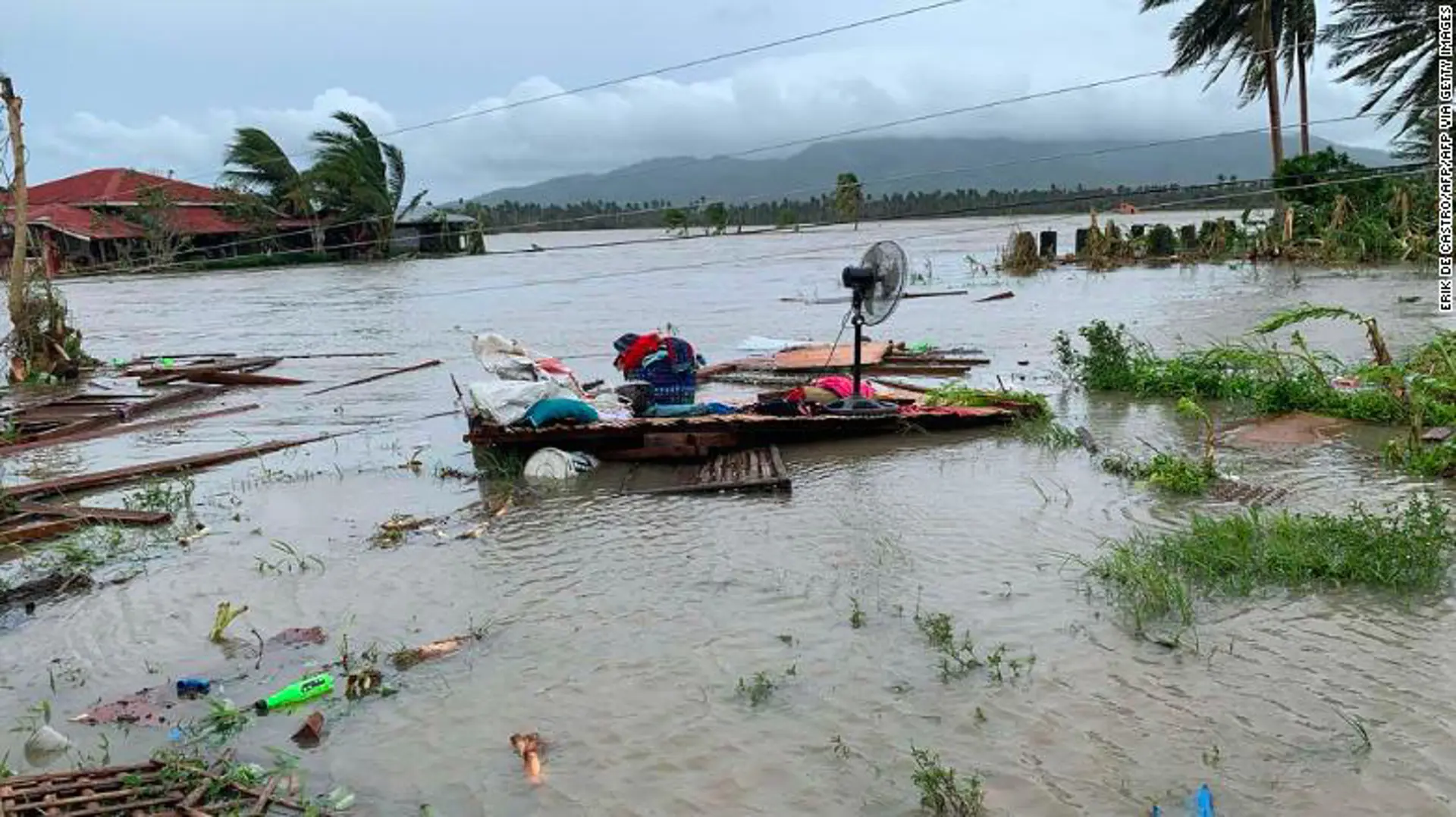 Bão Goni mạnh nhất trong năm đổ bộ, Philippines càng khó vì Covid-19