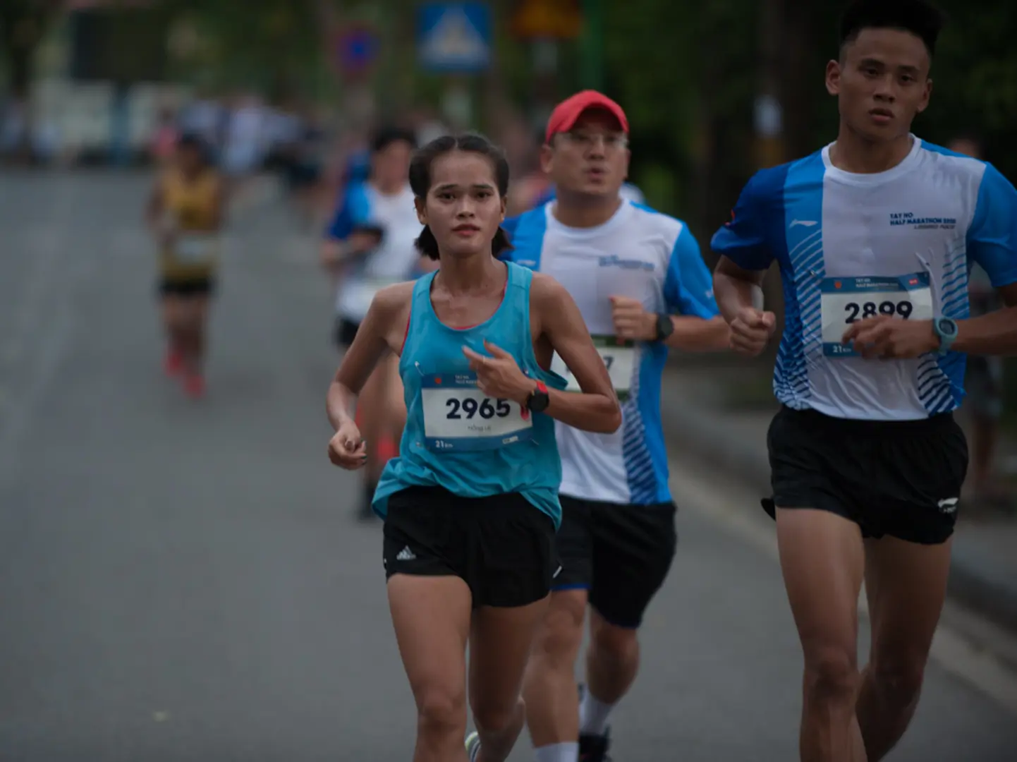 Nhà vô địch SEA Games 30 phô diễn sức mạnh tại giải Tay Ho Half Marathon