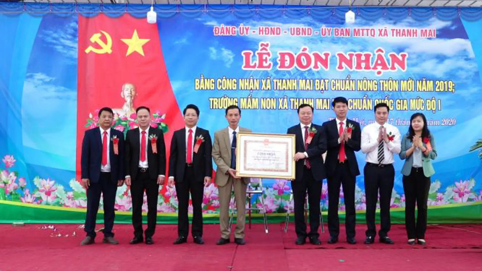 Thanh Mai đón Bằng công nhận xã đạt chuẩn nông thôn mới