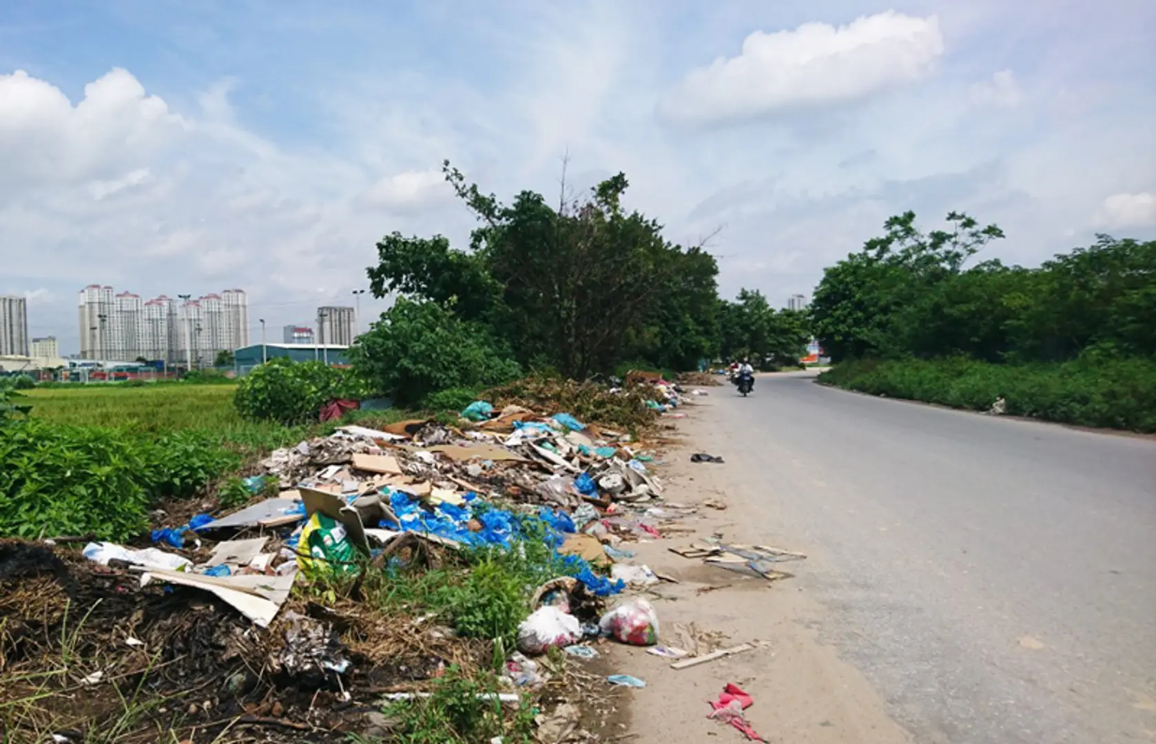 Nhiều tuyến đường tại phường Kiến Hưng tái diễn tình trạng đổ trộm rác thải