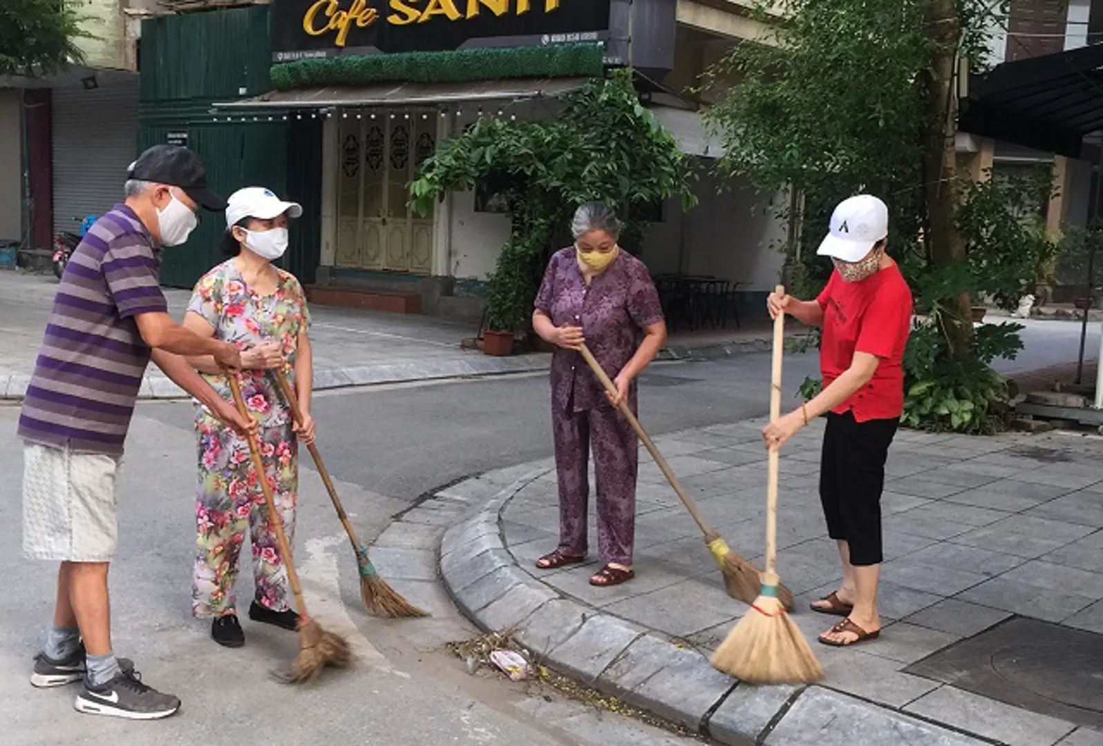 Sử dụng điện thoại thông minh vận hành hoạt động tổ dân phố