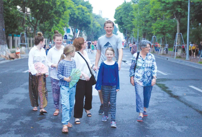 Đại sứ Hà Lan Elsbeth Akkerman: Ấn tượng trước nỗ lực chống dịch của Hà Nội