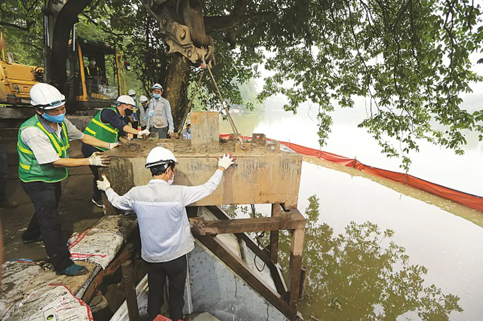 [Kè hồ Hoàn Kiếm, sản phẩm Việt, trí tuệ Việt] Bài 1: Chuyến bay muộn để về với hồ Hoàn Kiếm