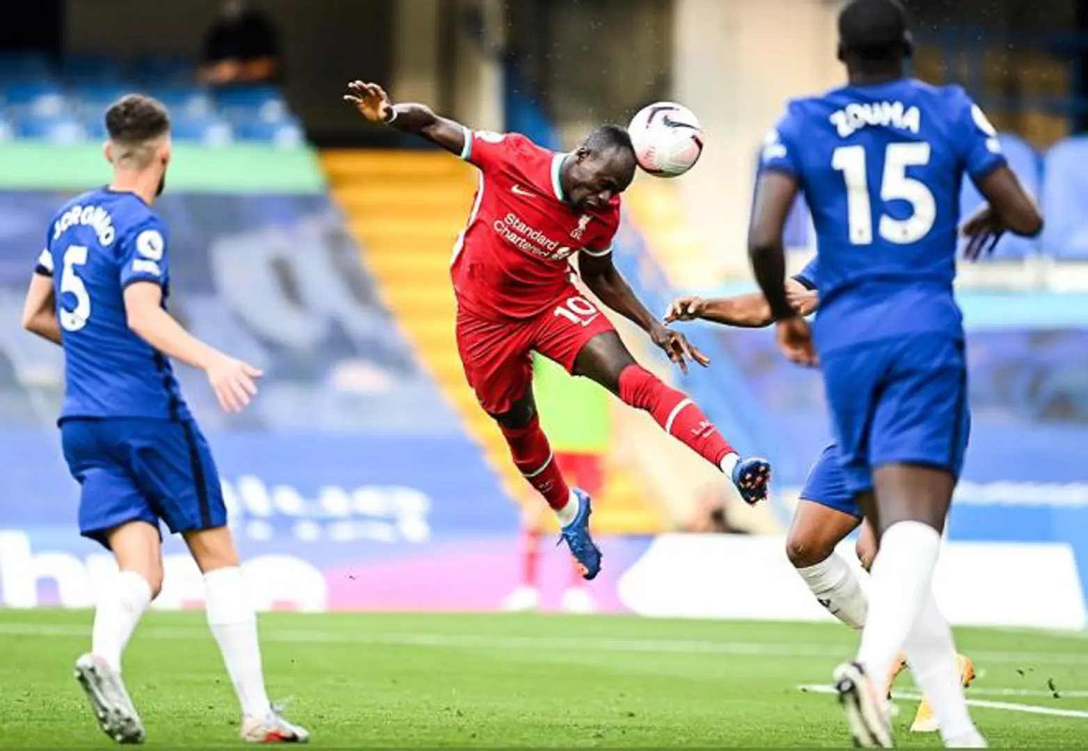 Kepa mắc sai lầm, Mane tỏa sáng giúp Liverpool đánh bại Chelsea