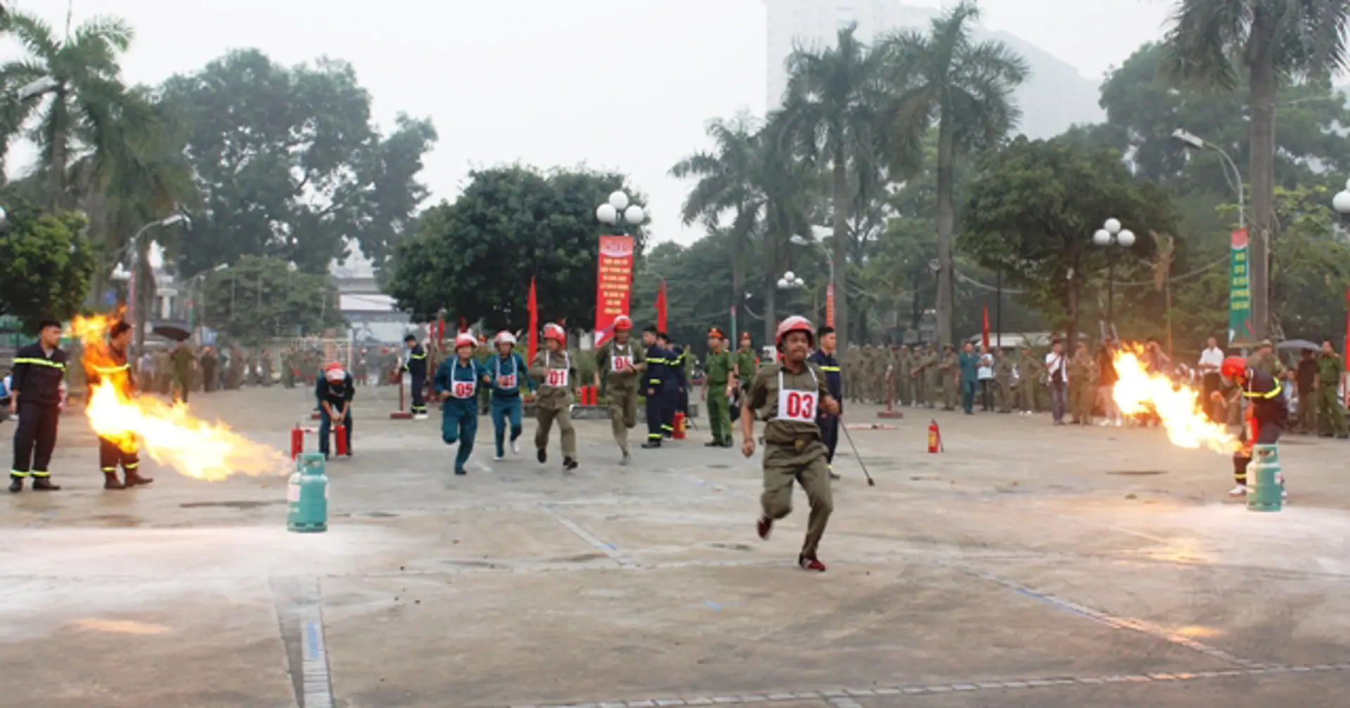 Quận Thanh Xuân: Nâng cao nghiệp vụ chữa cháy cho 300 dân quân