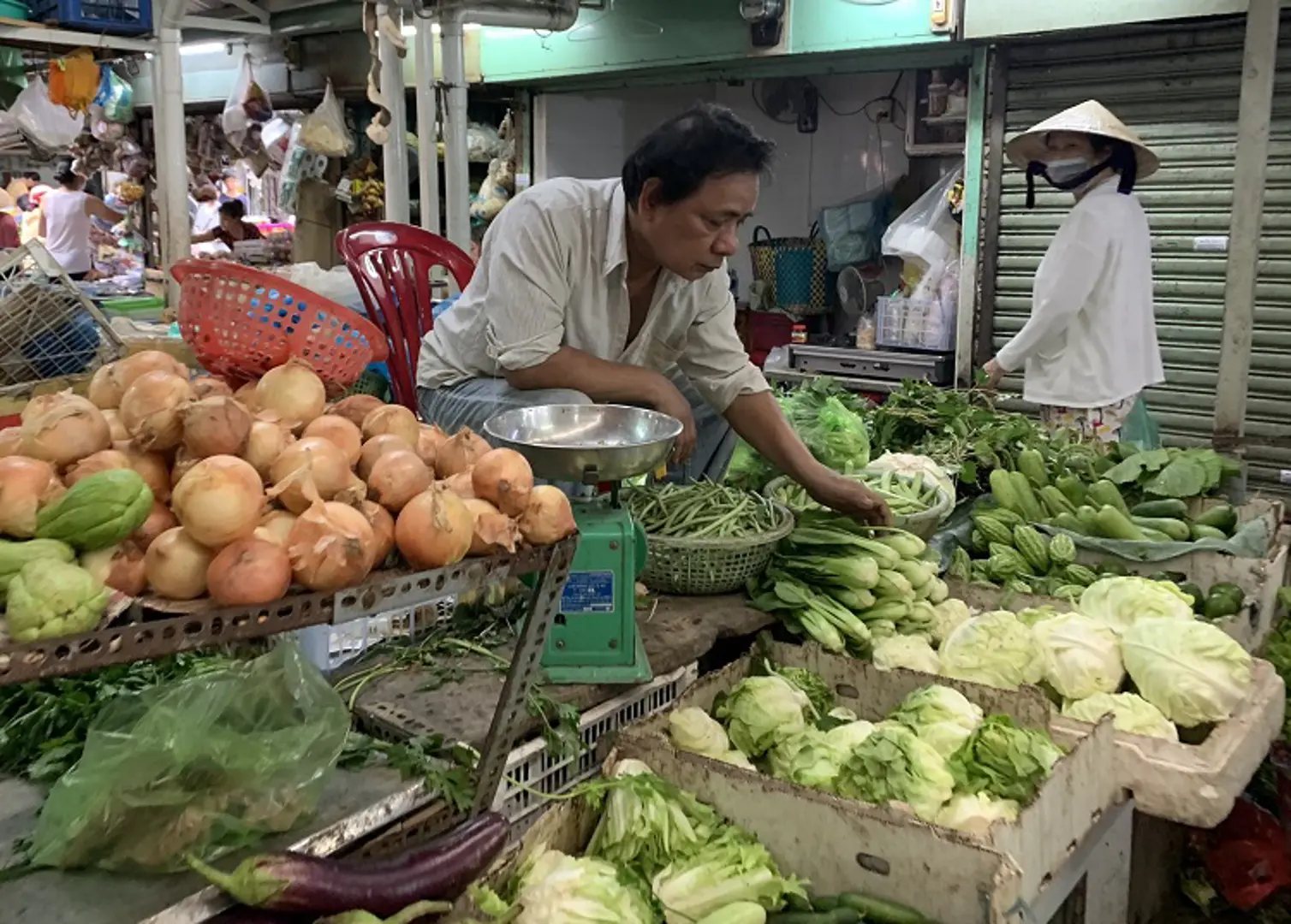 [Biến động thị trường] Lũ lụt khiến rau xanh tăng giá