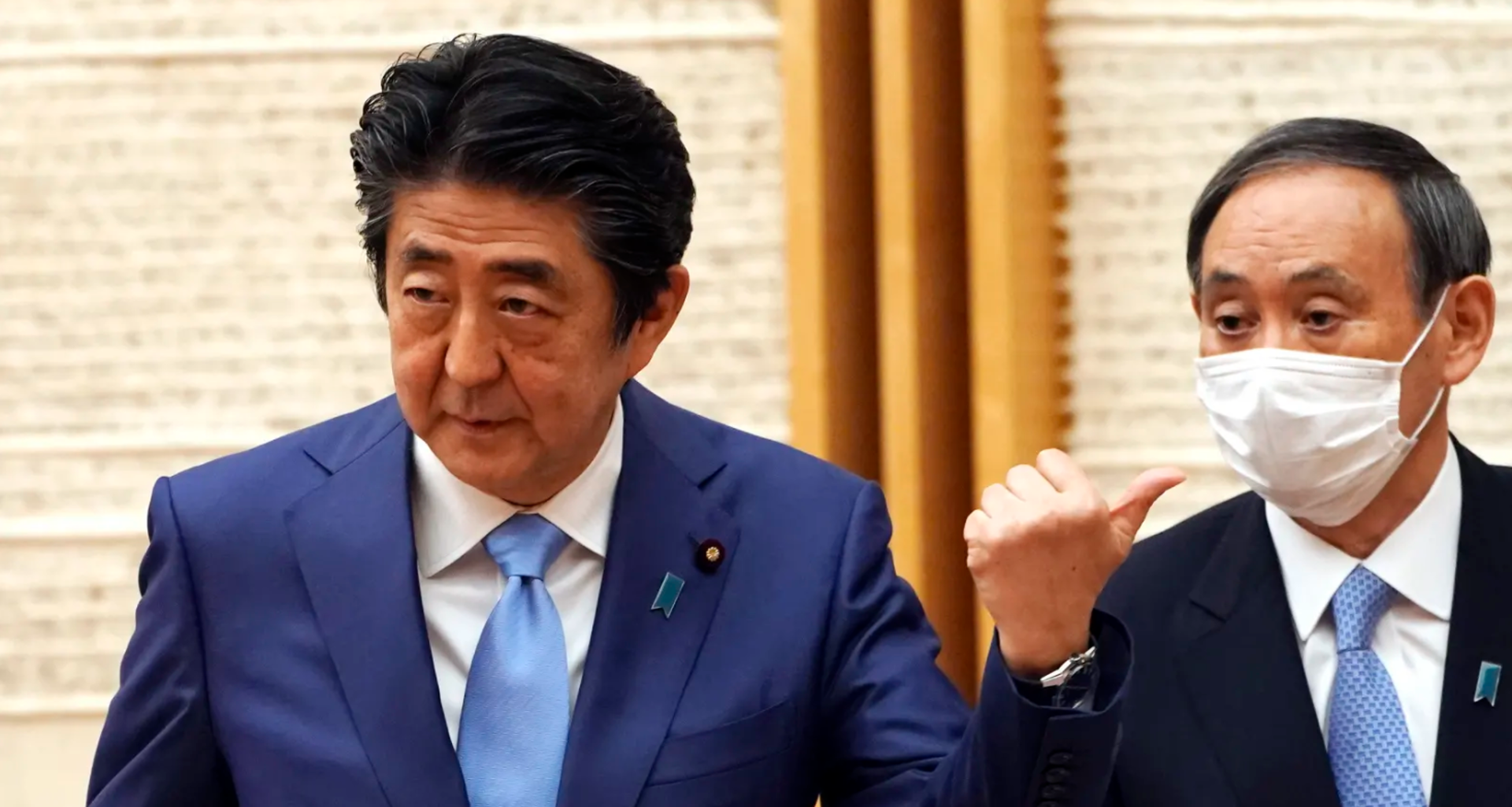 Vấn đề của tân Thủ tướng Nhật: Bước qua cái bóng Shinzo Abe