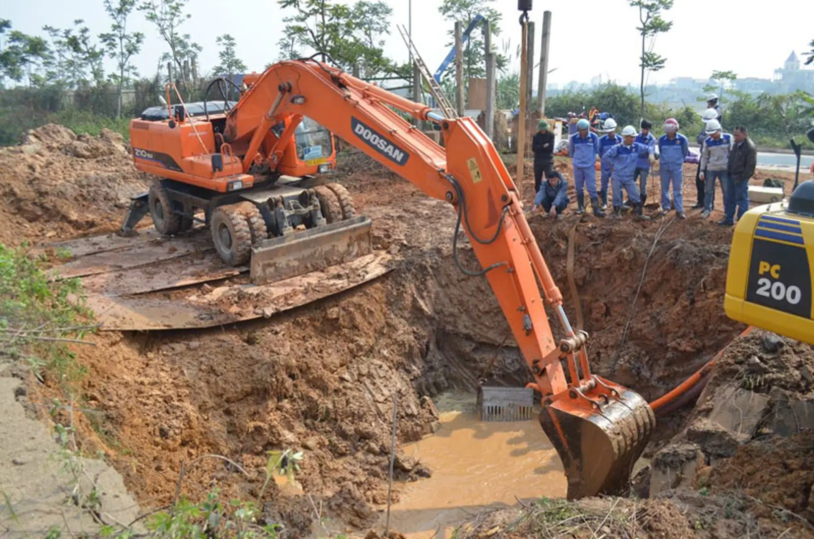 Tạm dừng cấp nước sạch sông Đà để khắc phục sự cố