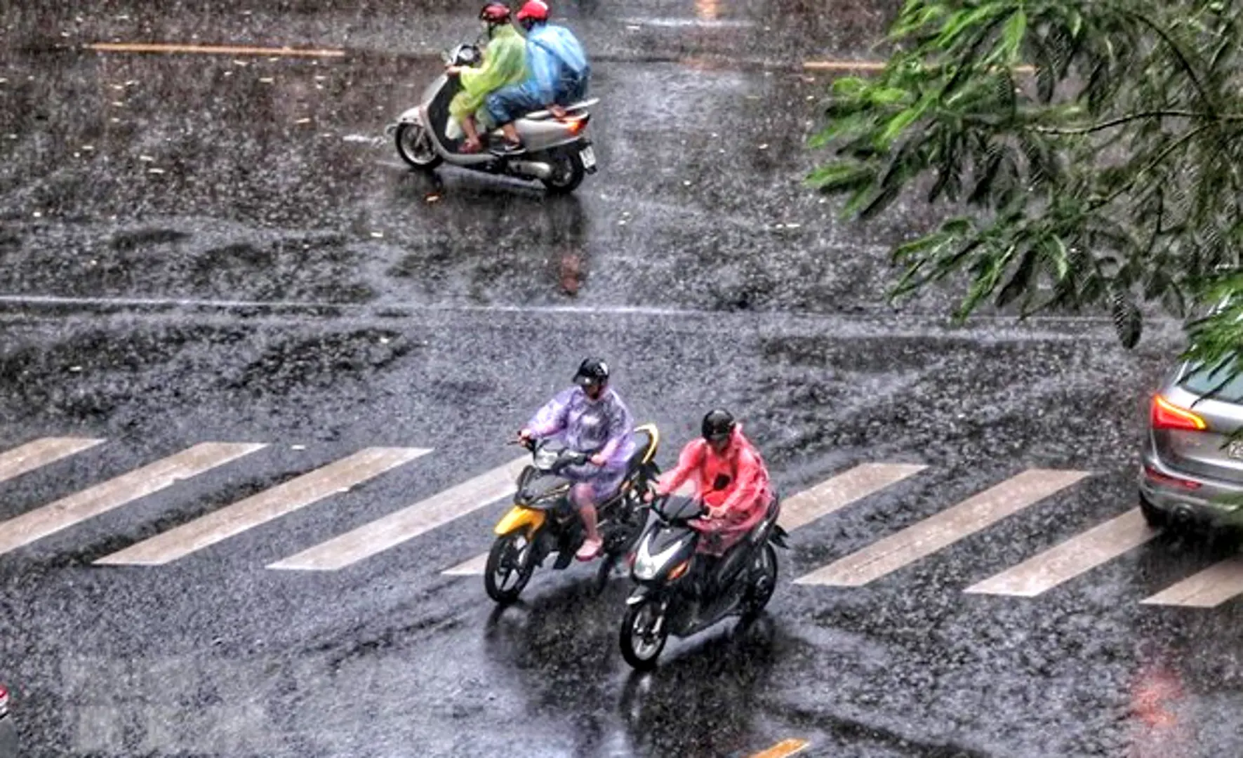 Thời tiết ngày mai 14/6: Hà Nội và các tỉnh Bắc Bộ chấm dứt nắng nóng, mưa lớn trên diện rộng