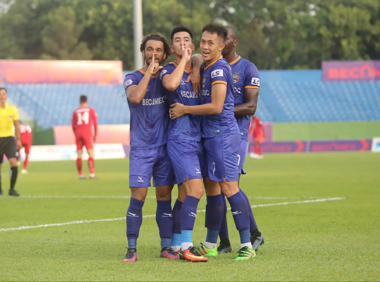 Vòng 4 V-League 2020: B.Bình Dương và SHB Đà Nẵng mở hội, Viettel hòa phút cuối