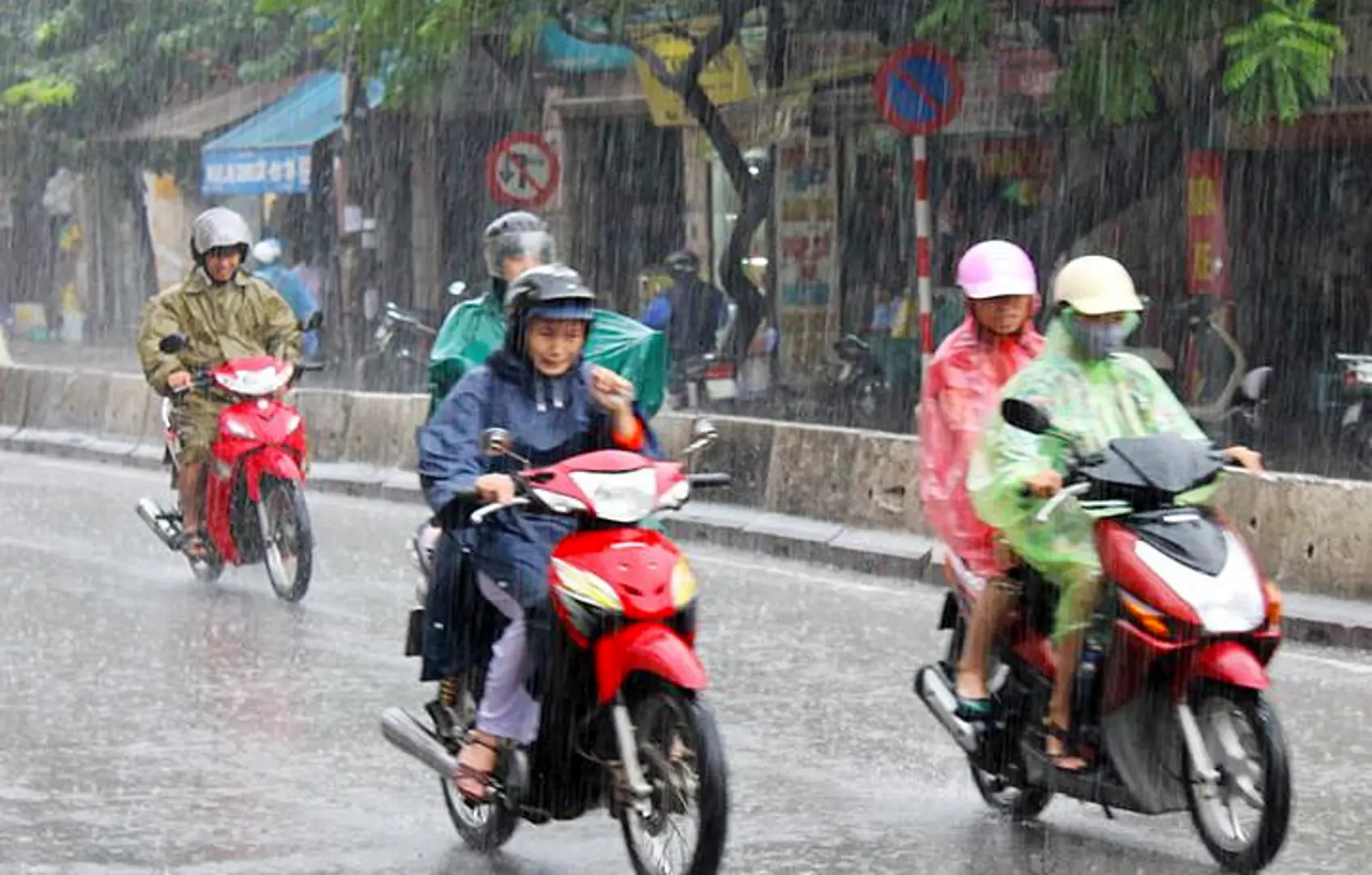 Thời tiết 10 ngày tới tại Hà Nội: Ngày nắng, đêm có mưa rào và dông rải rác