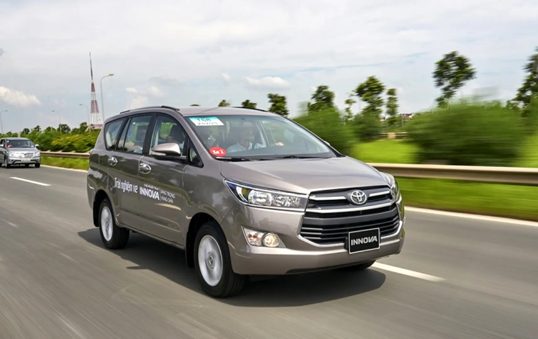 Giá xe ô tô hôm nay 20/6: Toyota Innova ưu đãi 40 triệu đồng