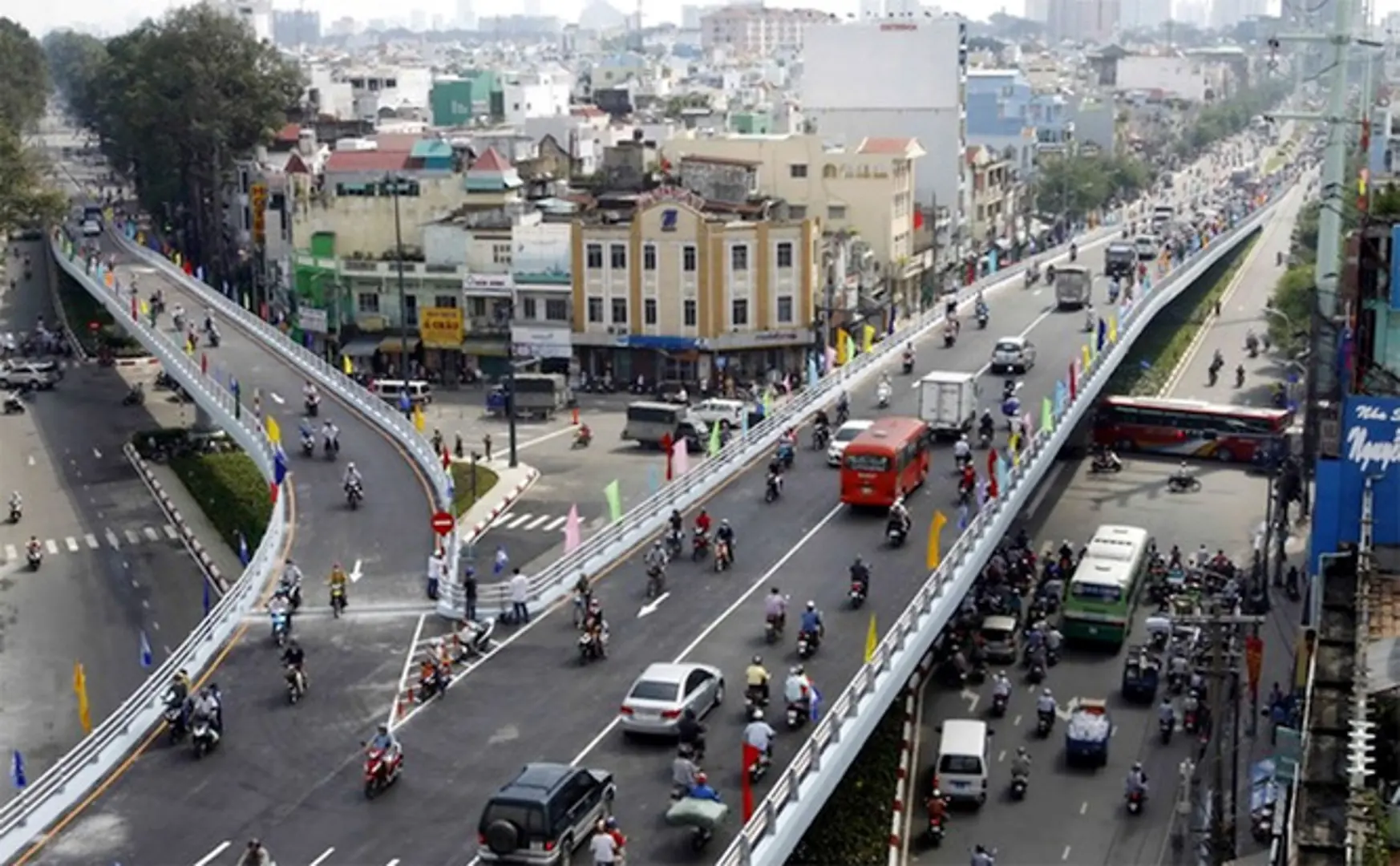 TP Hồ Chí Minh: Cấm ôtô lưu thông trên đường Phạm Thế Hiển