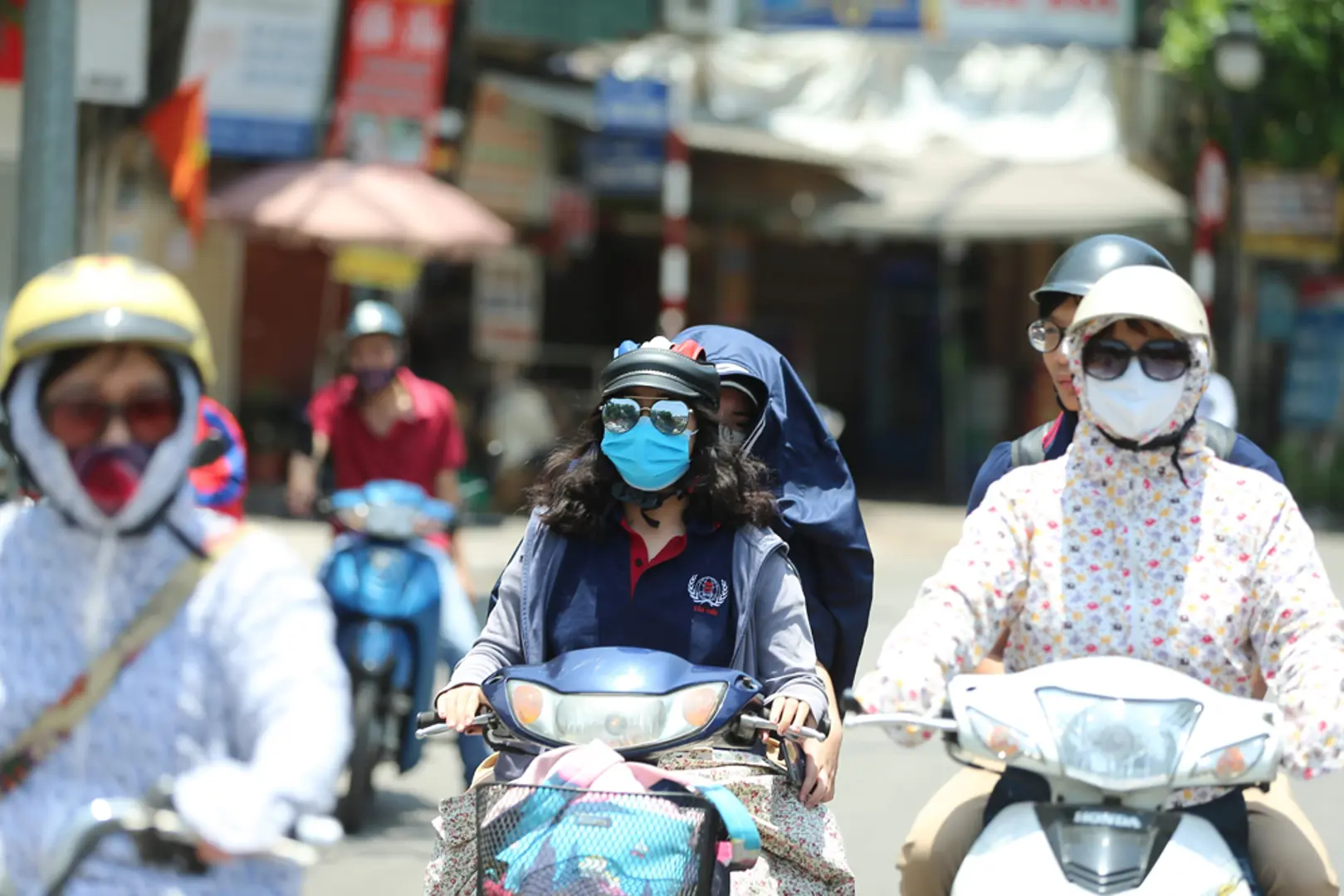 Thời tiết đêm nay và ngày mai (19 - 20/6): Cường độ nắng nóng tiếp tục gia tăng, có nơi trên 39 độ C