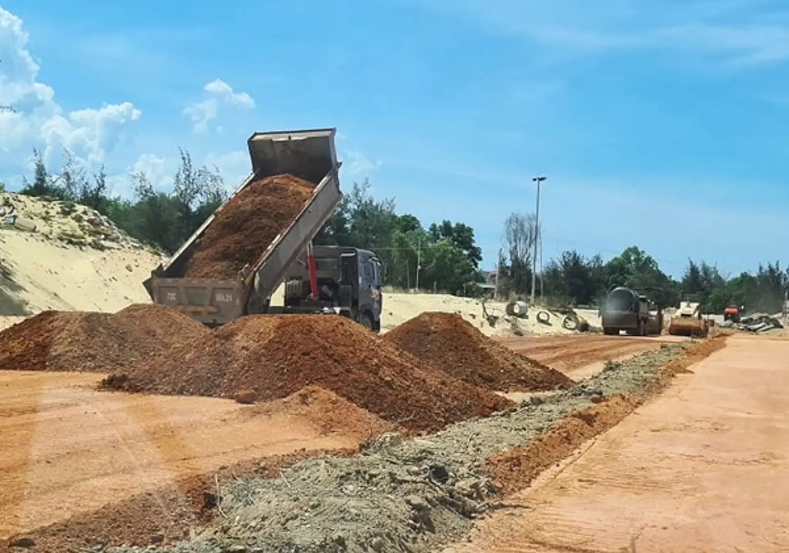 Quảng Bình: Giấy phép hết hạn, doanh nghiệp vẫn ngang nhiên khai thác “lậu” khoáng sản