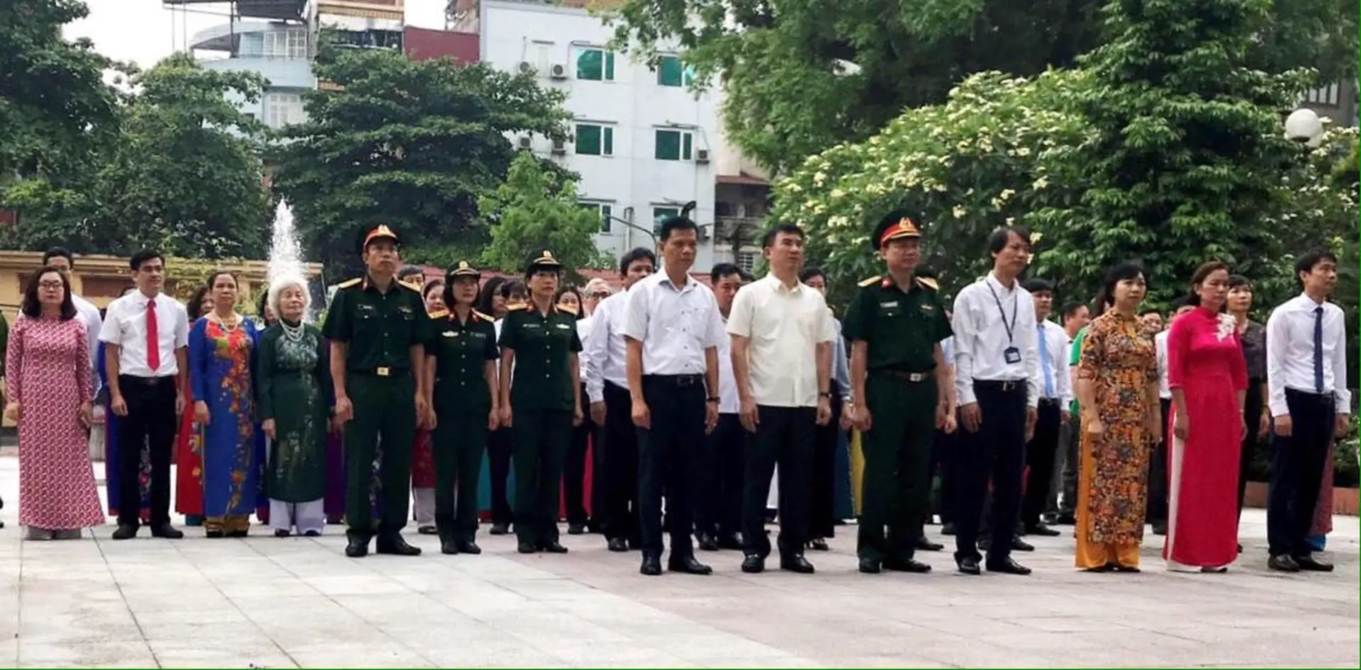 Dâng hương, báo công kỷ niệm 130 năm ngày sinh Chủ tịch Hồ Chí Minh