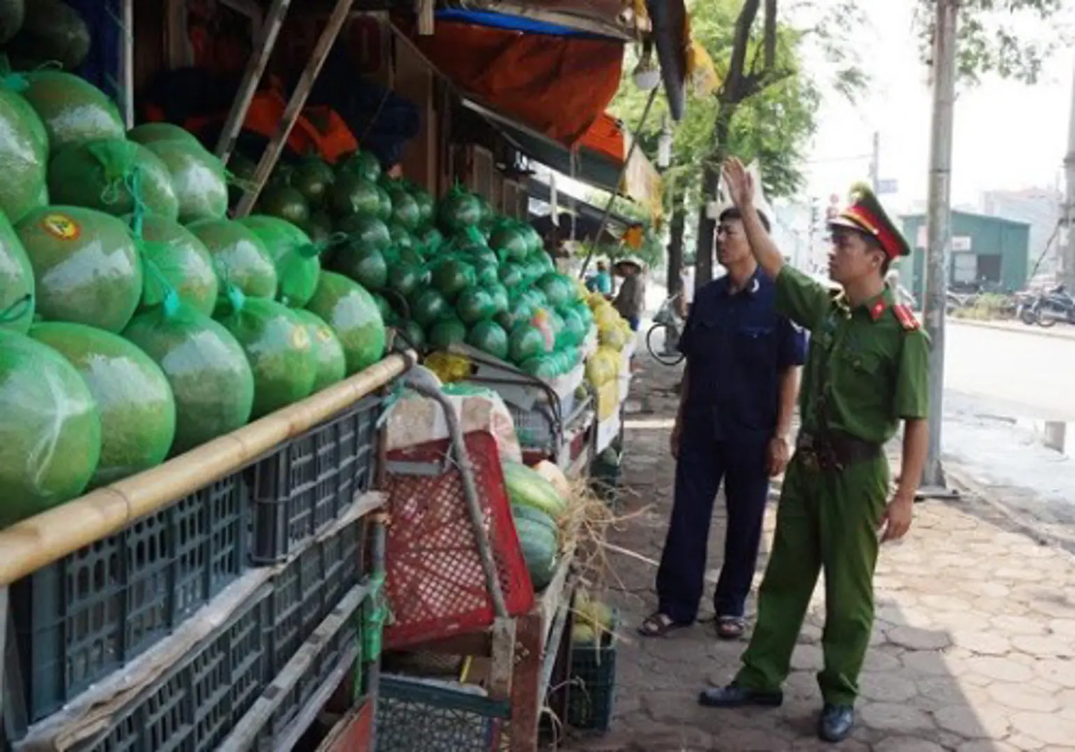 Phường Định Công mở đợt cao điểm xử lý trật tự đô thị