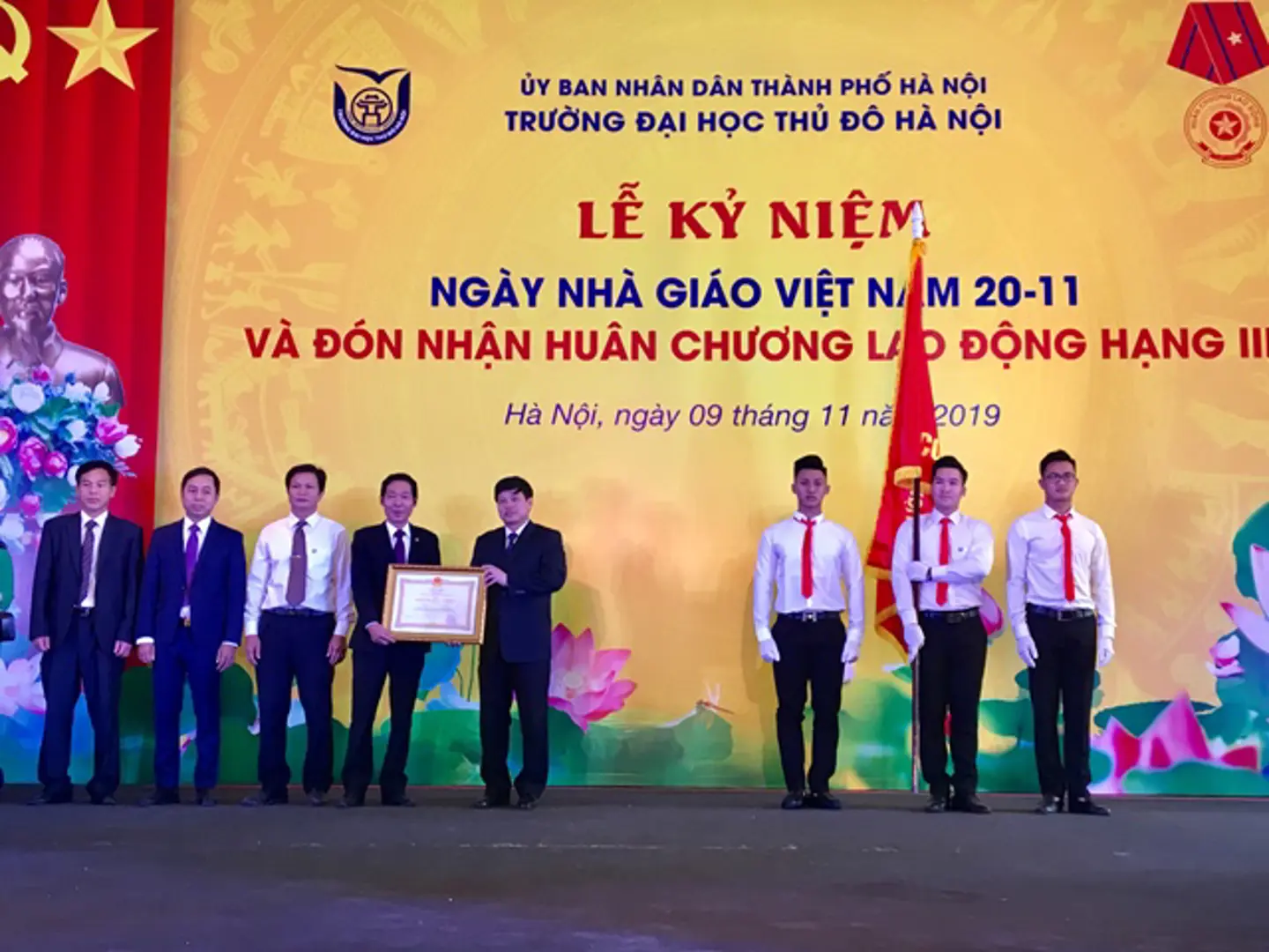 Trường Đại học Thủ đô Hà Nội đón nhận Huân chương Lao động hạng Ba